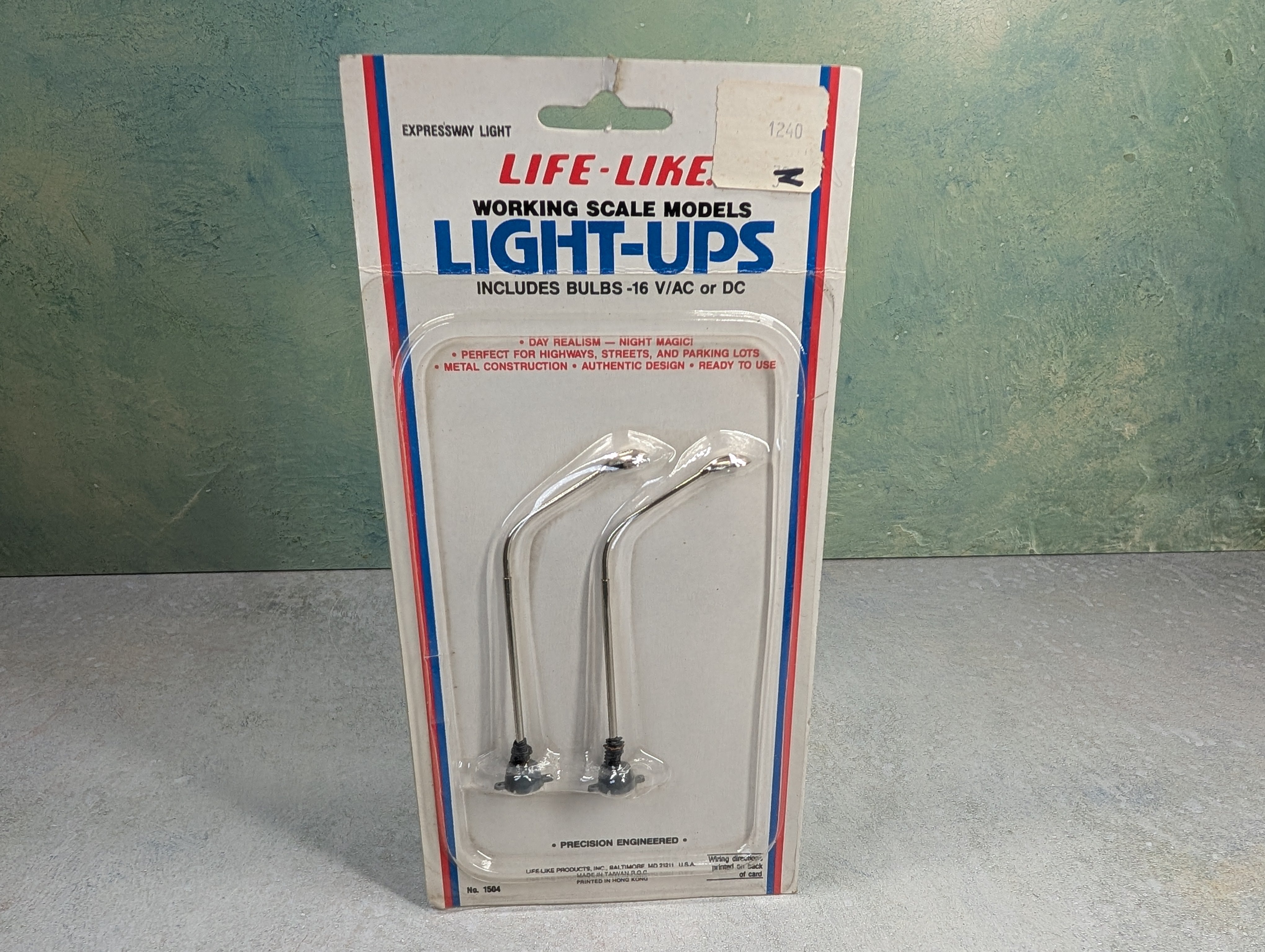 USED Life-Like 1504 HO Scale Light-Ups Expressway Light (2 pcs)