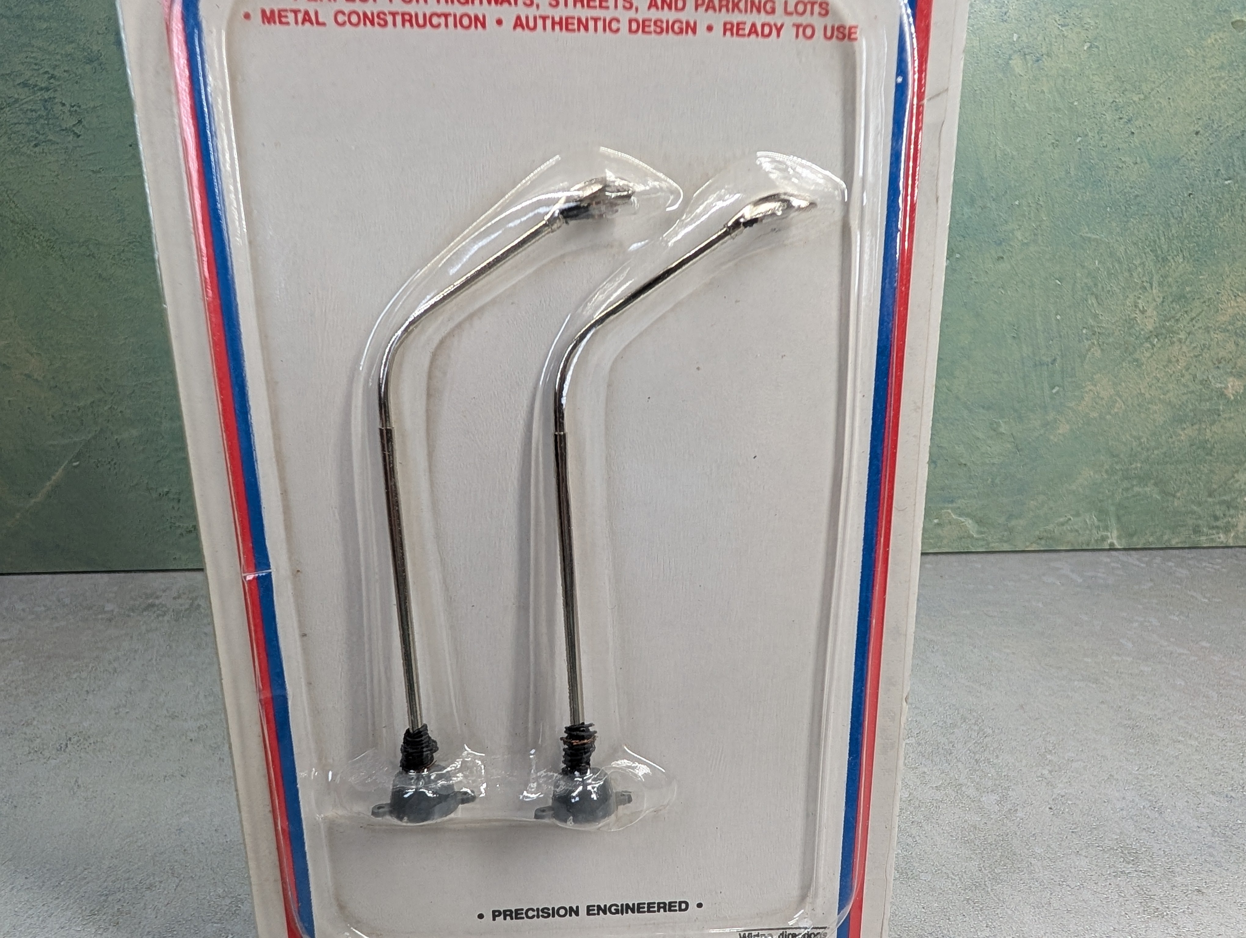 USED Life-Like 1504 HO Scale Light-Ups Expressway Light (2 pcs)