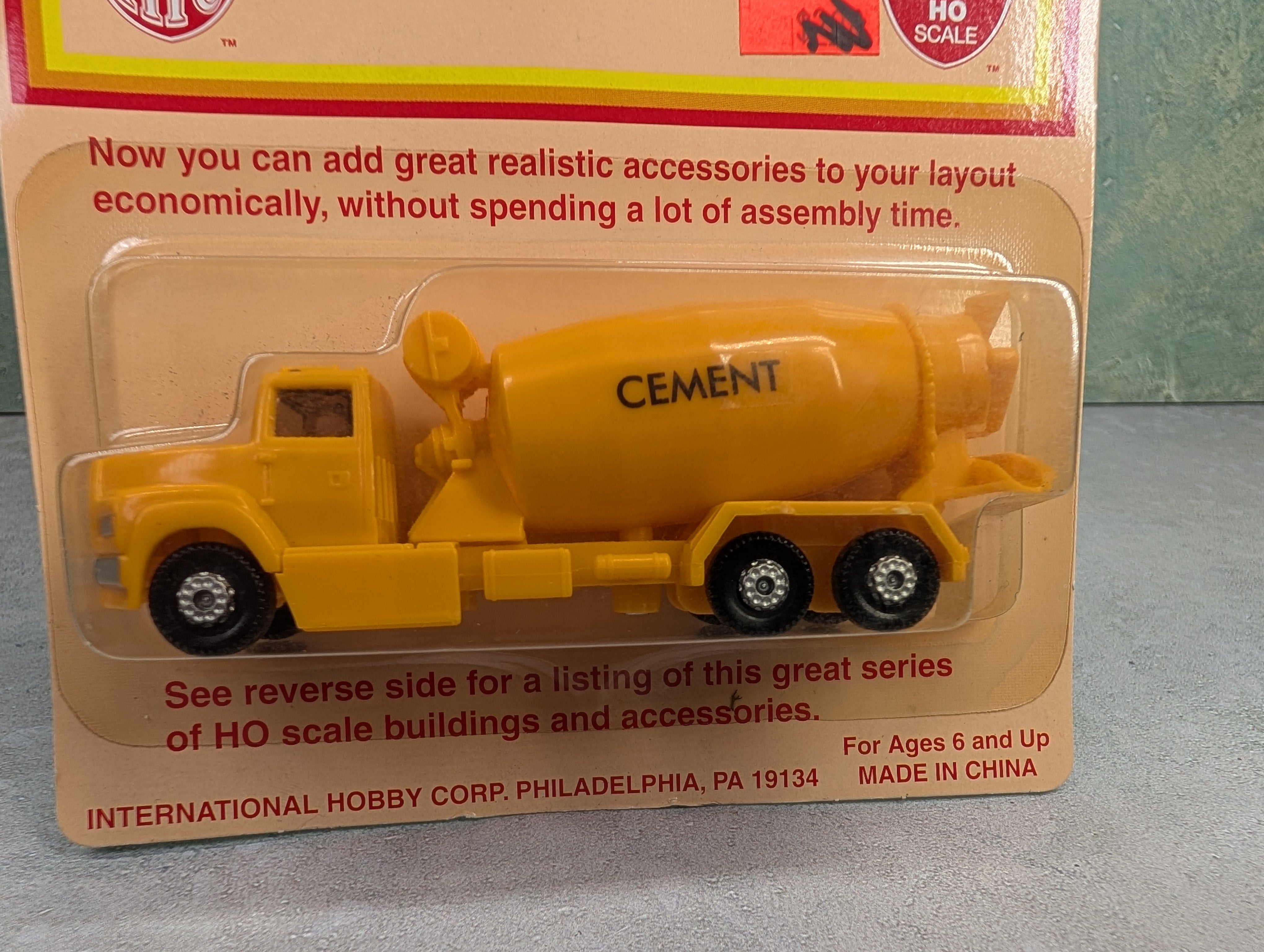 USED IHC 916 HO Scale Cement Truck