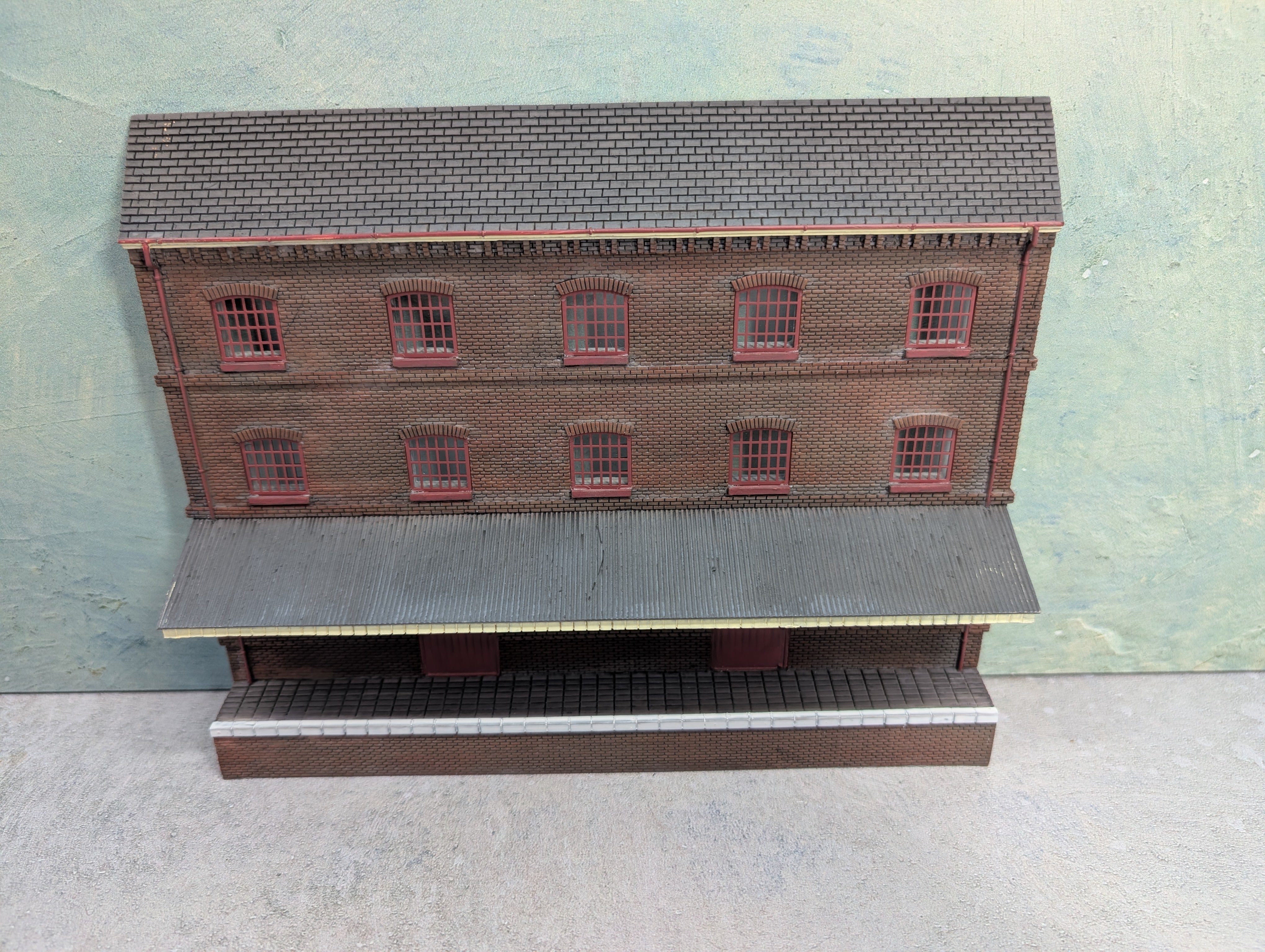 USED Bachmann 35008 HO Scale Three-Story Warehouse - Scene Scapes False-Front Resin Building Facade