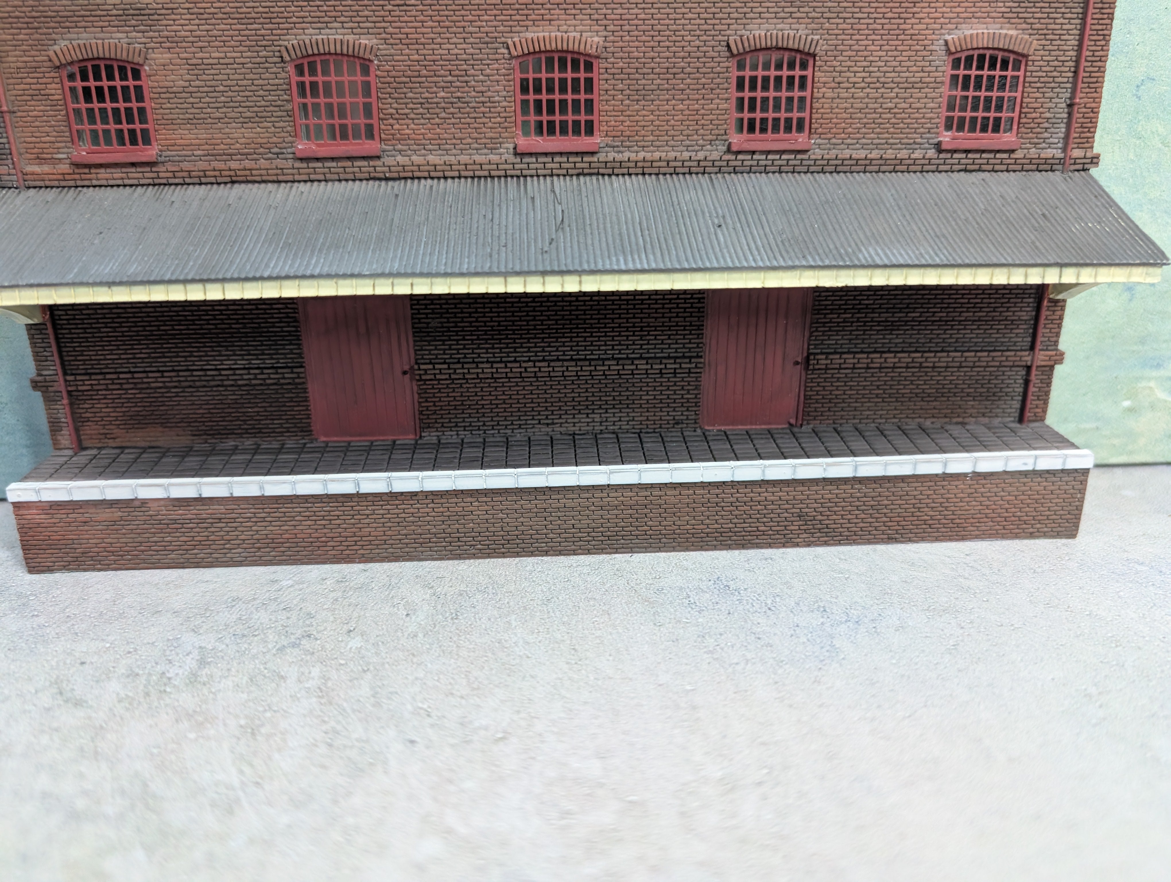 USED Bachmann 35008 HO Scale Three-Story Warehouse - Scene Scapes False-Front Resin Building Facade