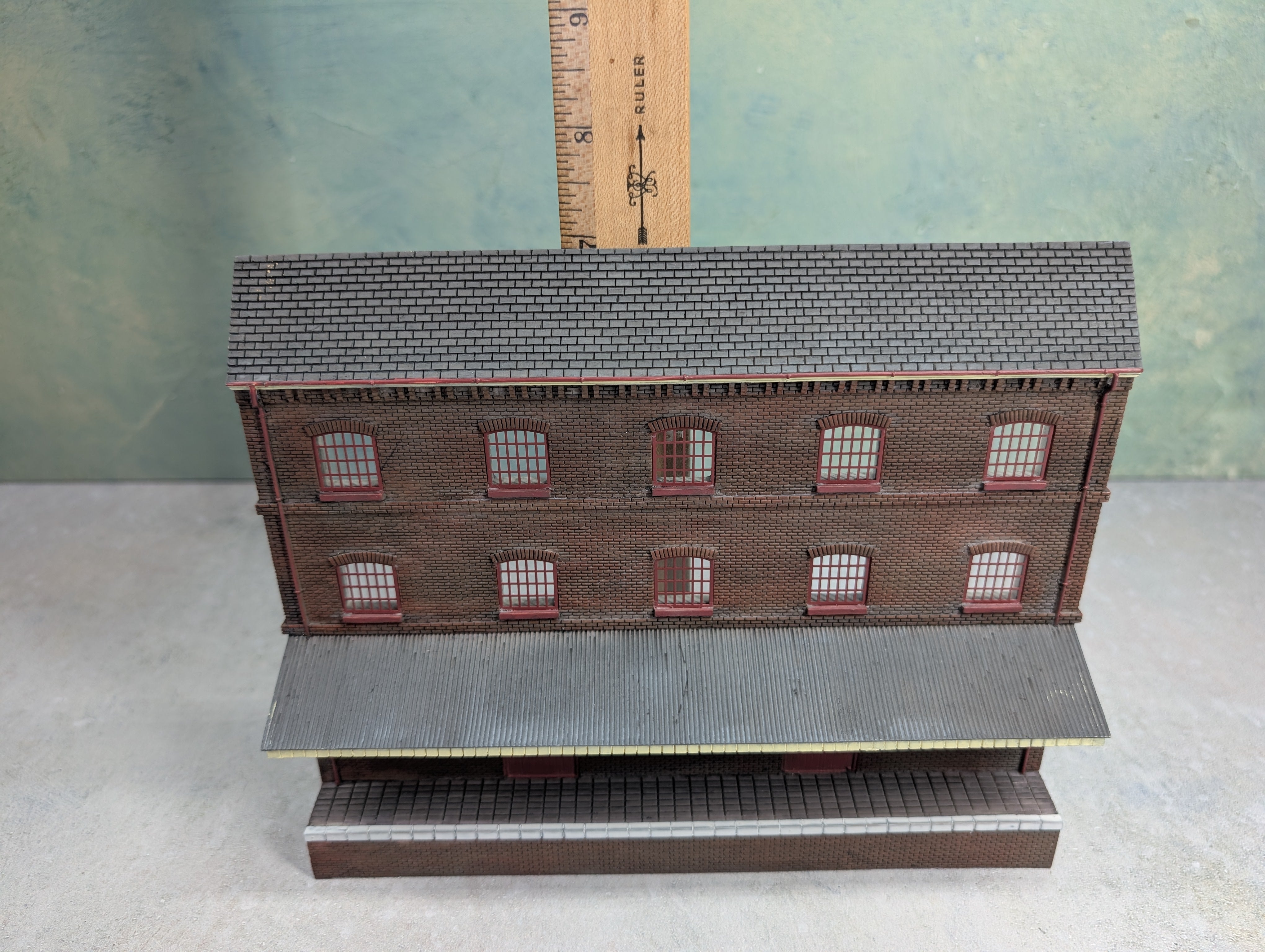 USED Bachmann 35008 HO Scale Three-Story Warehouse - Scene Scapes False-Front Resin Building Facade