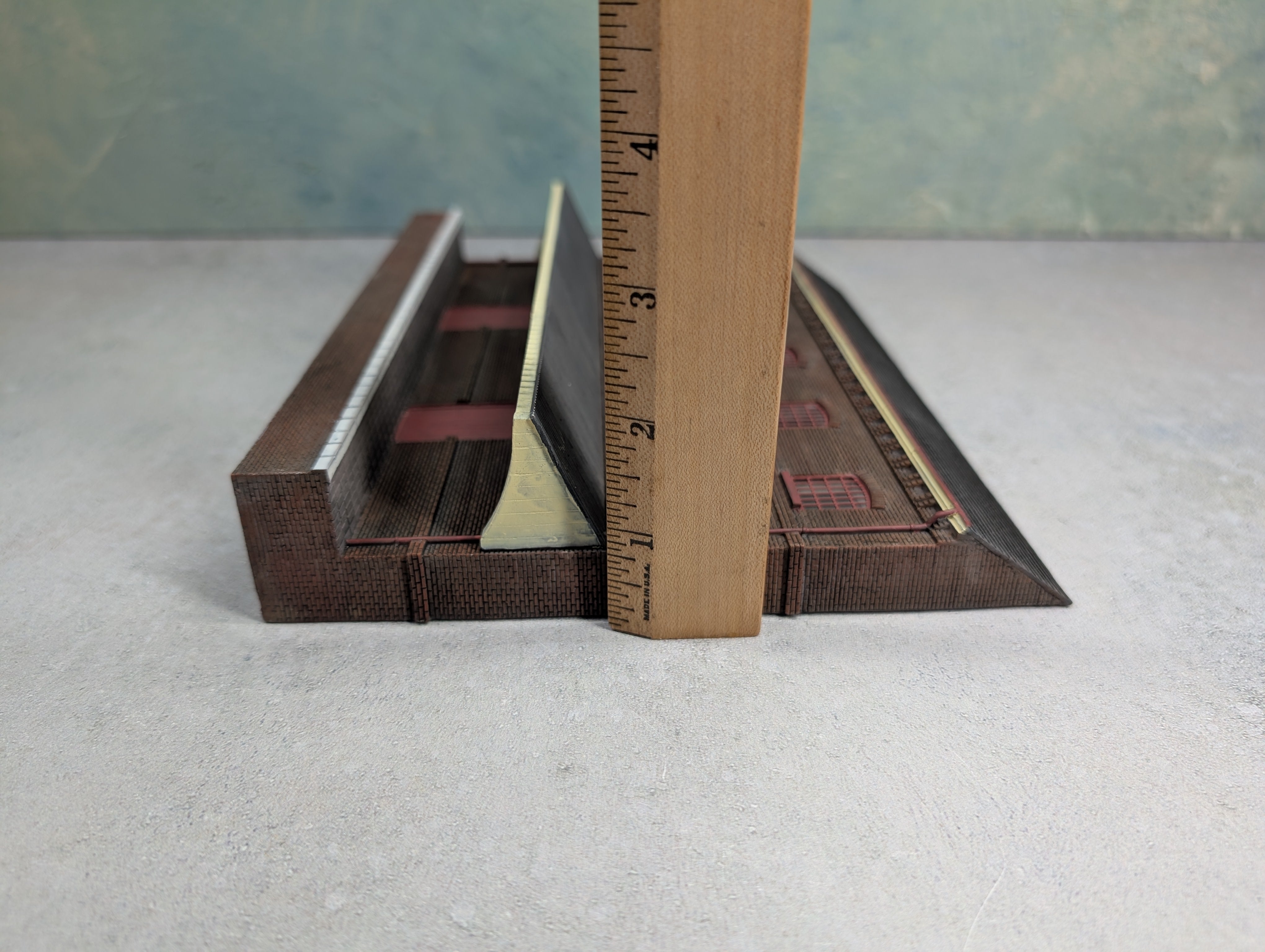 USED Bachmann 35008 HO Scale Three-Story Warehouse - Scene Scapes False-Front Resin Building Facade