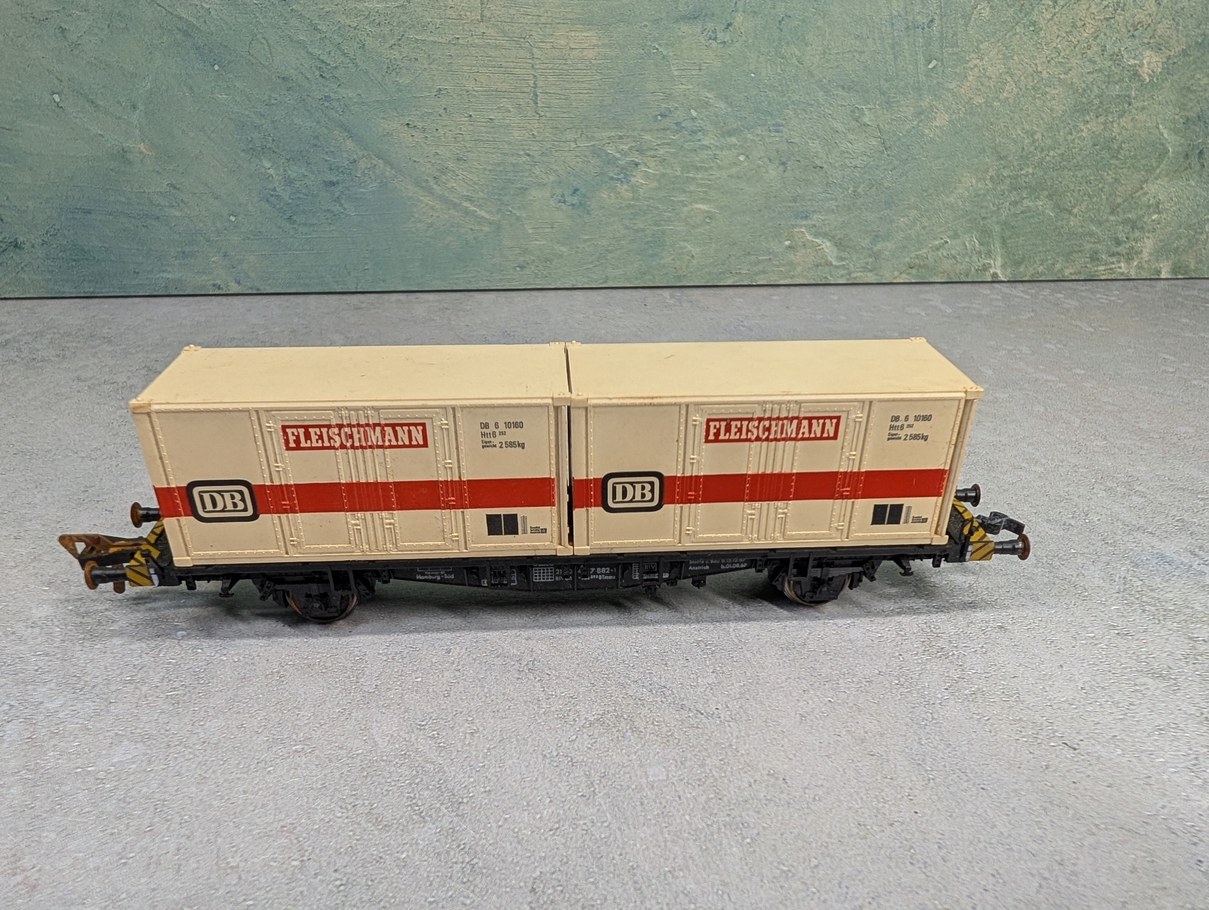 USED Fleischmann HO Scale Container Car Carrier w/ 2 Containers DB (2 pcs)