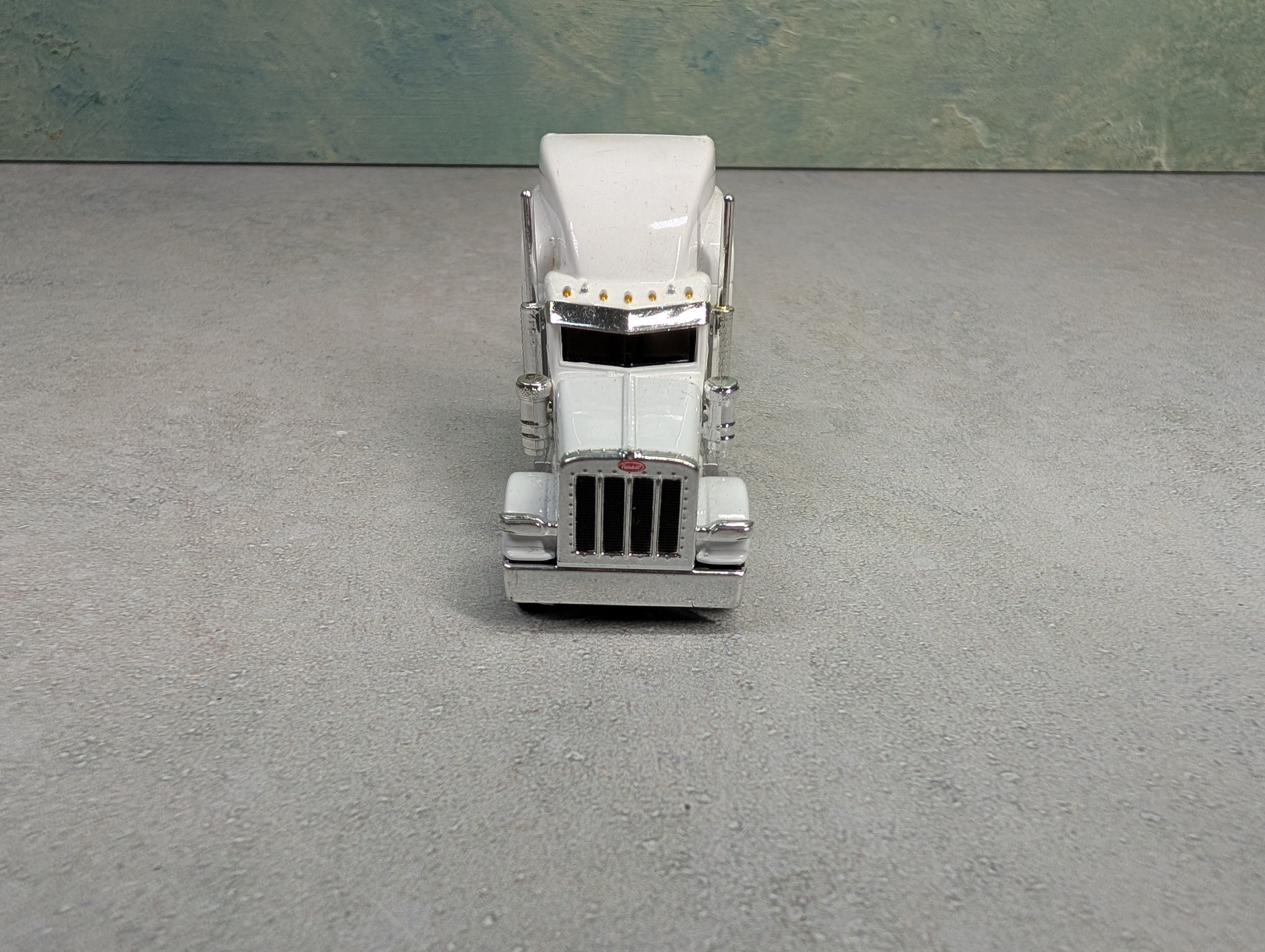 USED Norscot HO Scale White Peterbilt Tractor
