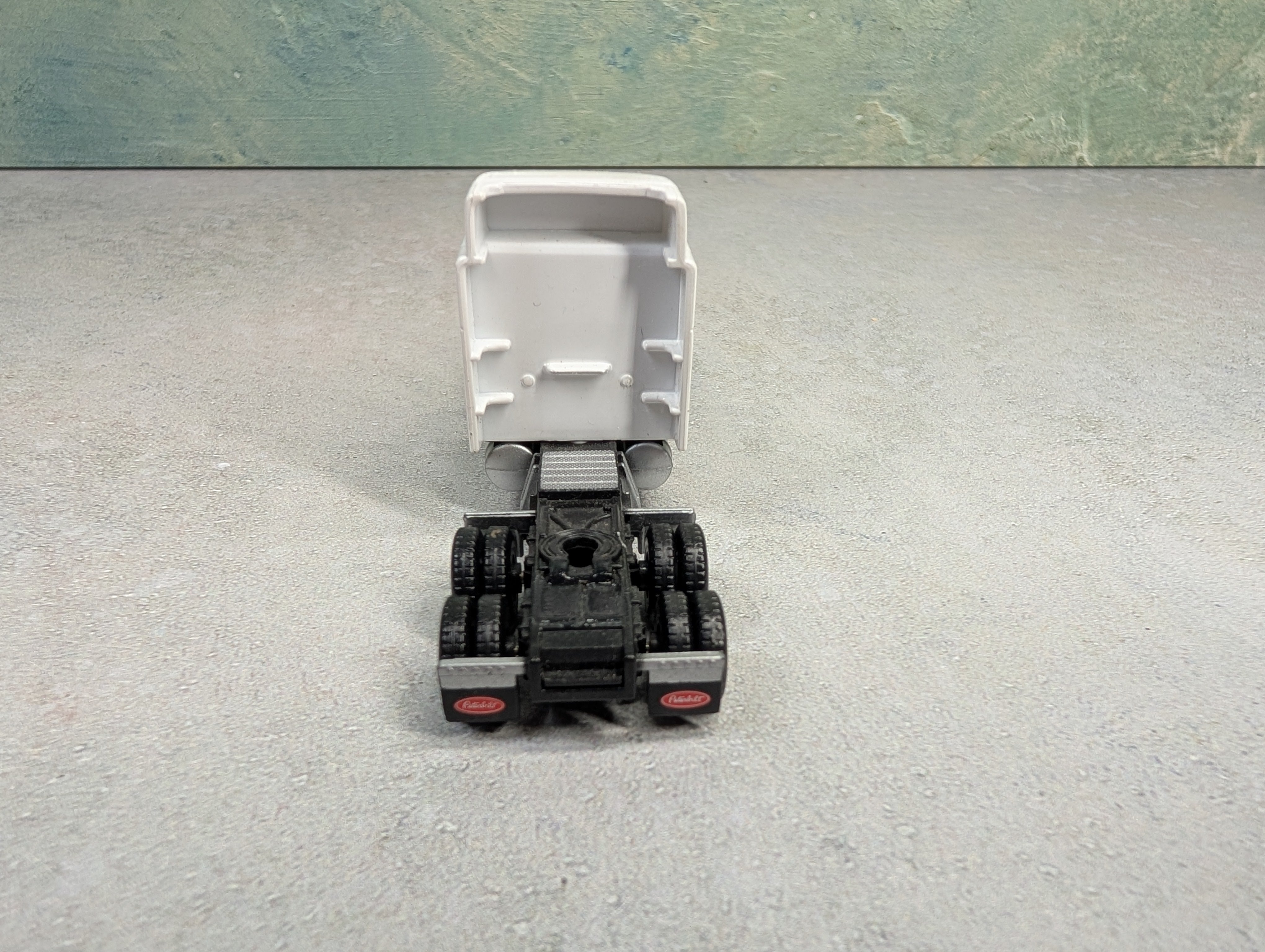 USED Norscot HO Scale White Peterbilt Tractor