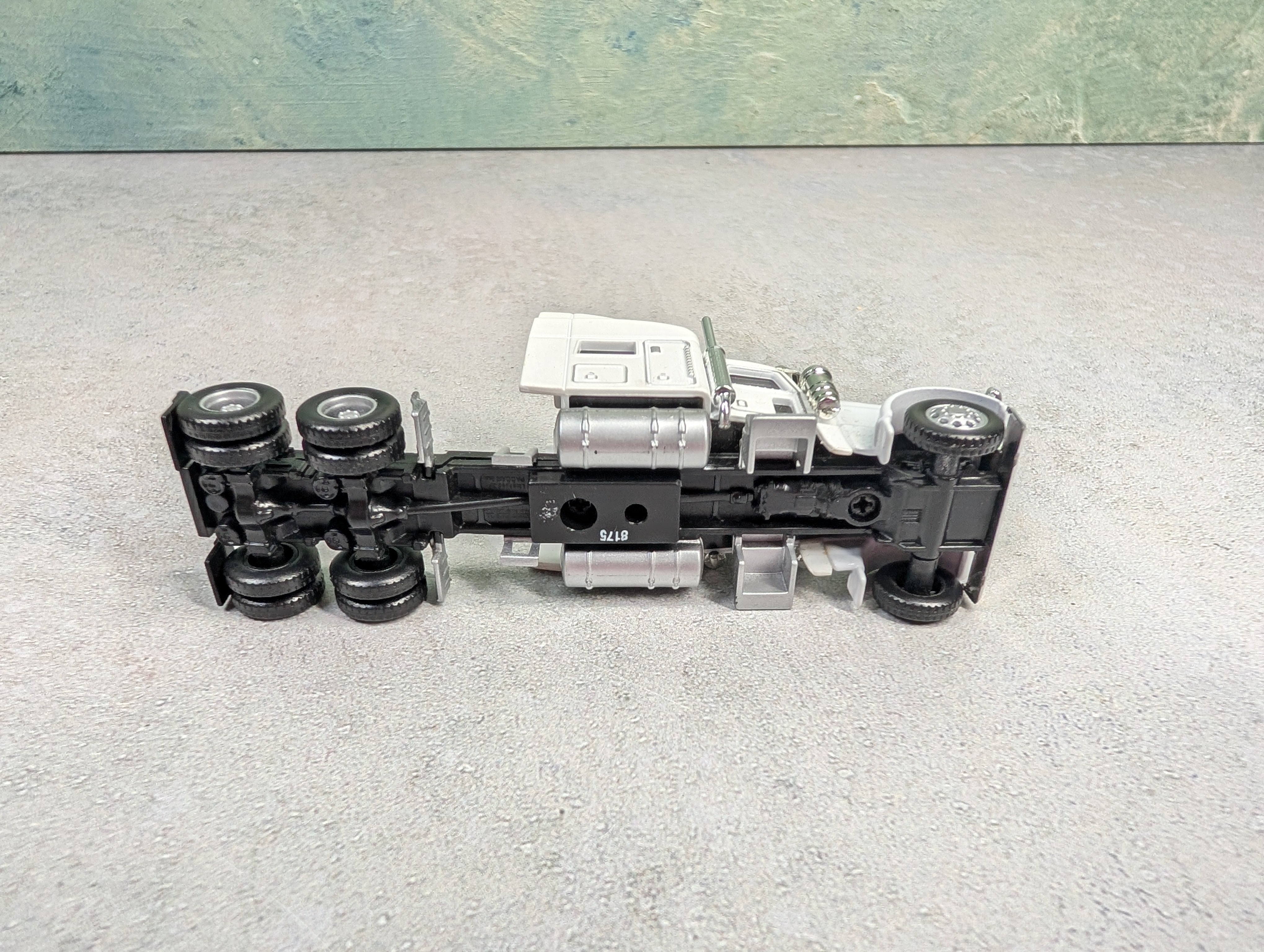 USED Norscot HO Scale White Peterbilt Tractor