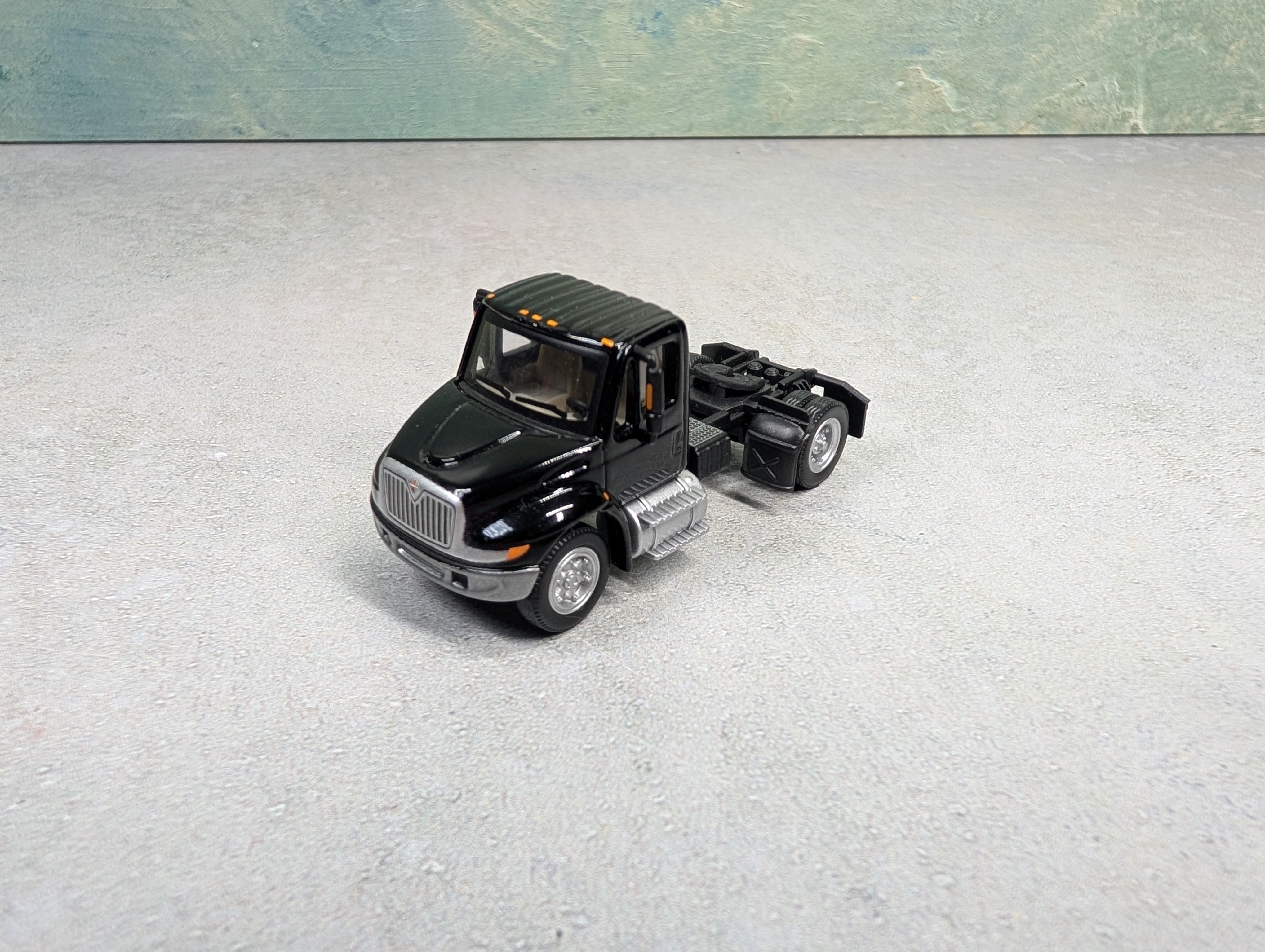 USED Walthers HO Scale International 4300 Semi Truck Cab