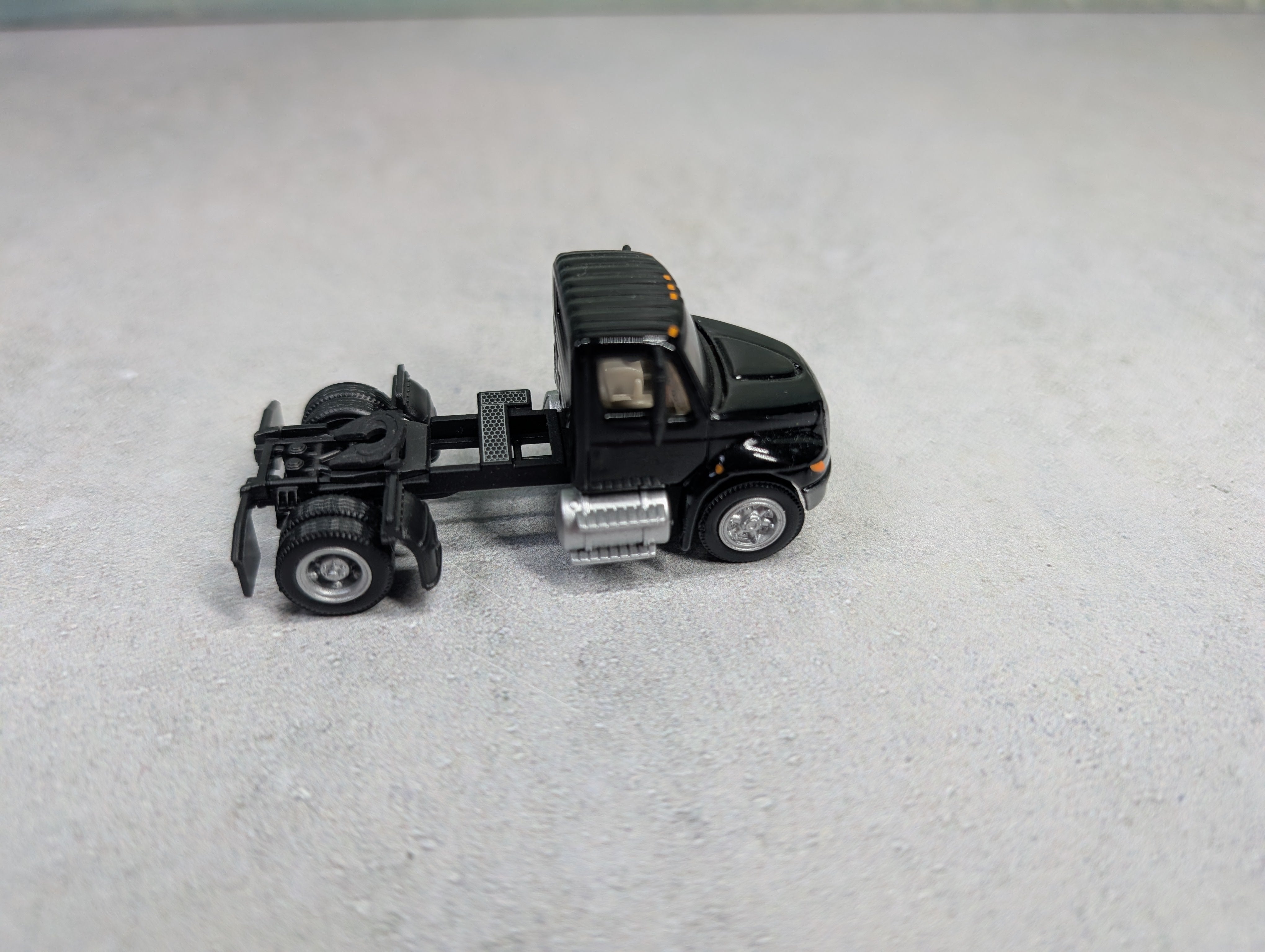 USED Walthers HO Scale International 4300 Semi Truck Cab