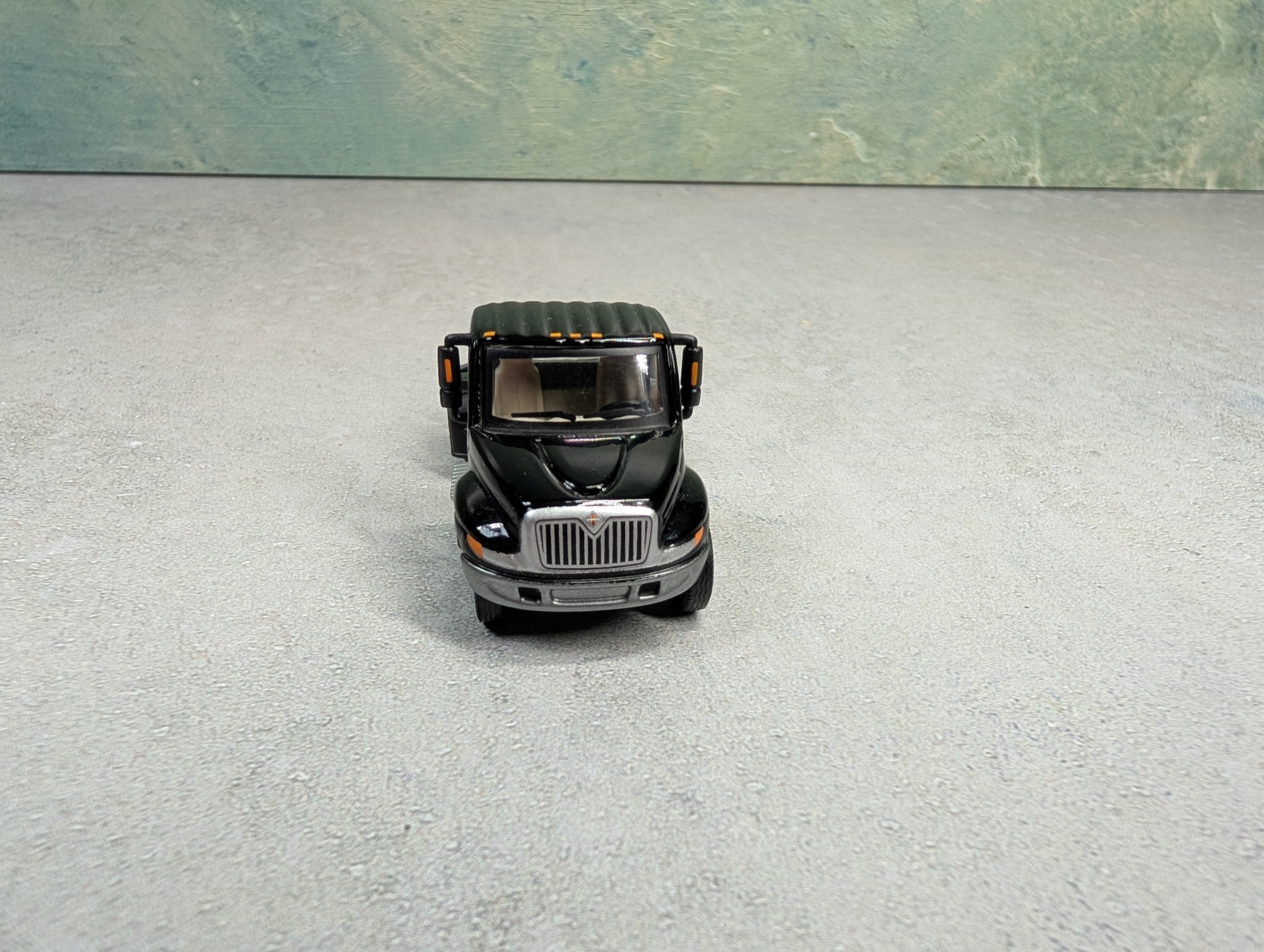 USED Walthers HO Scale International 4300 Semi Truck Cab