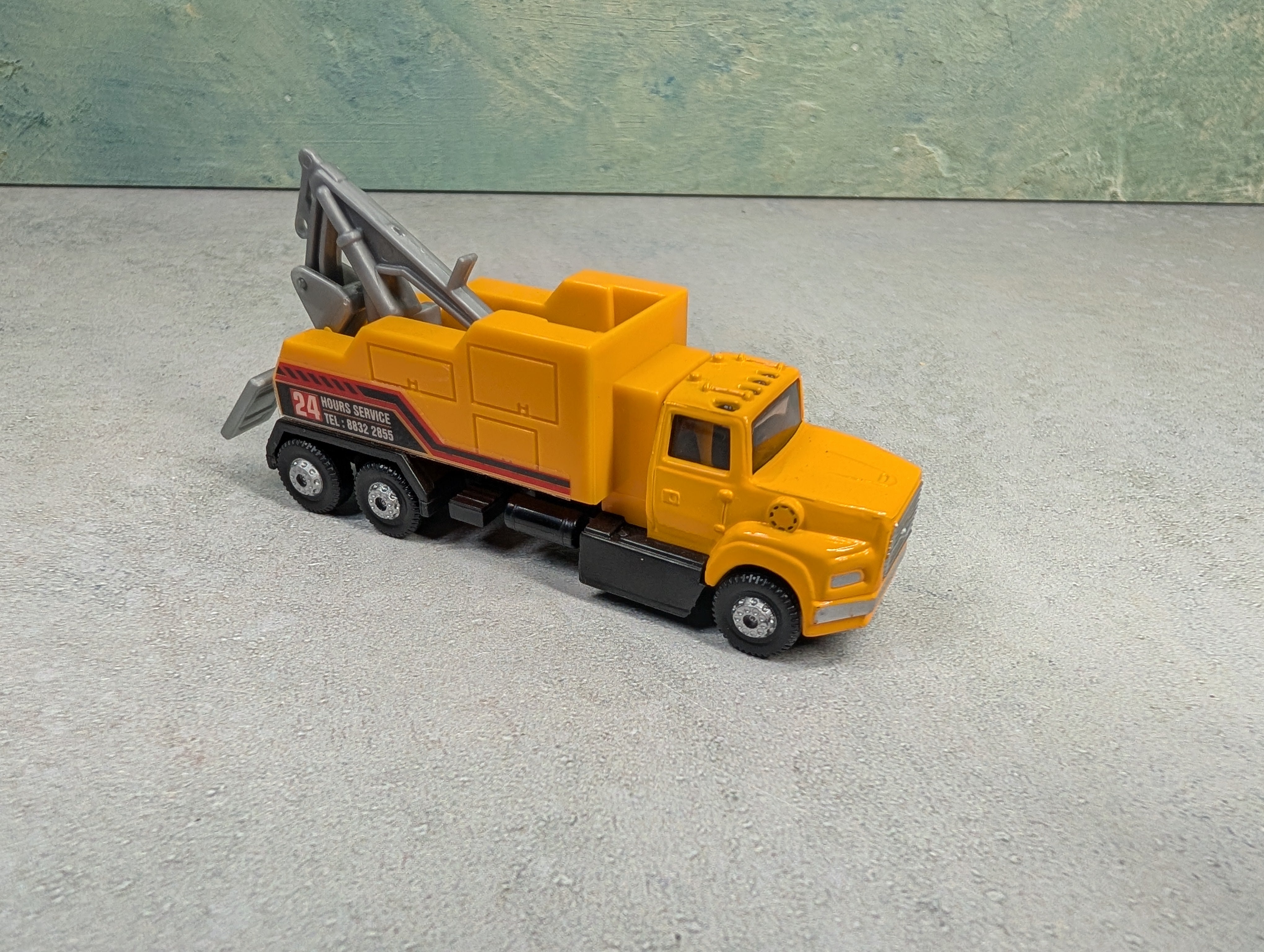 USED IHC HO Scale Yellow Heavy Duty Tow Truck