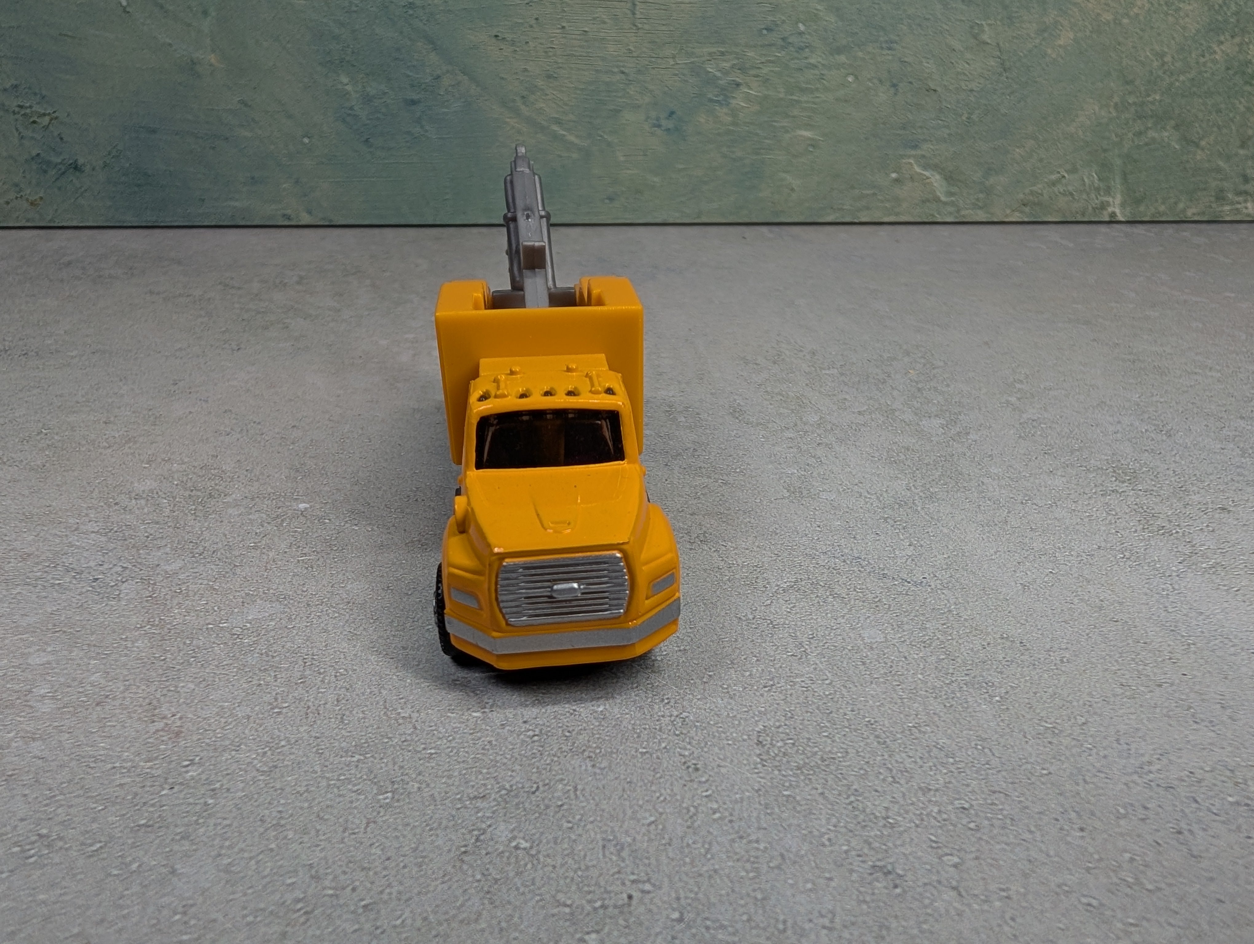 USED IHC HO Scale Yellow Heavy Duty Tow Truck