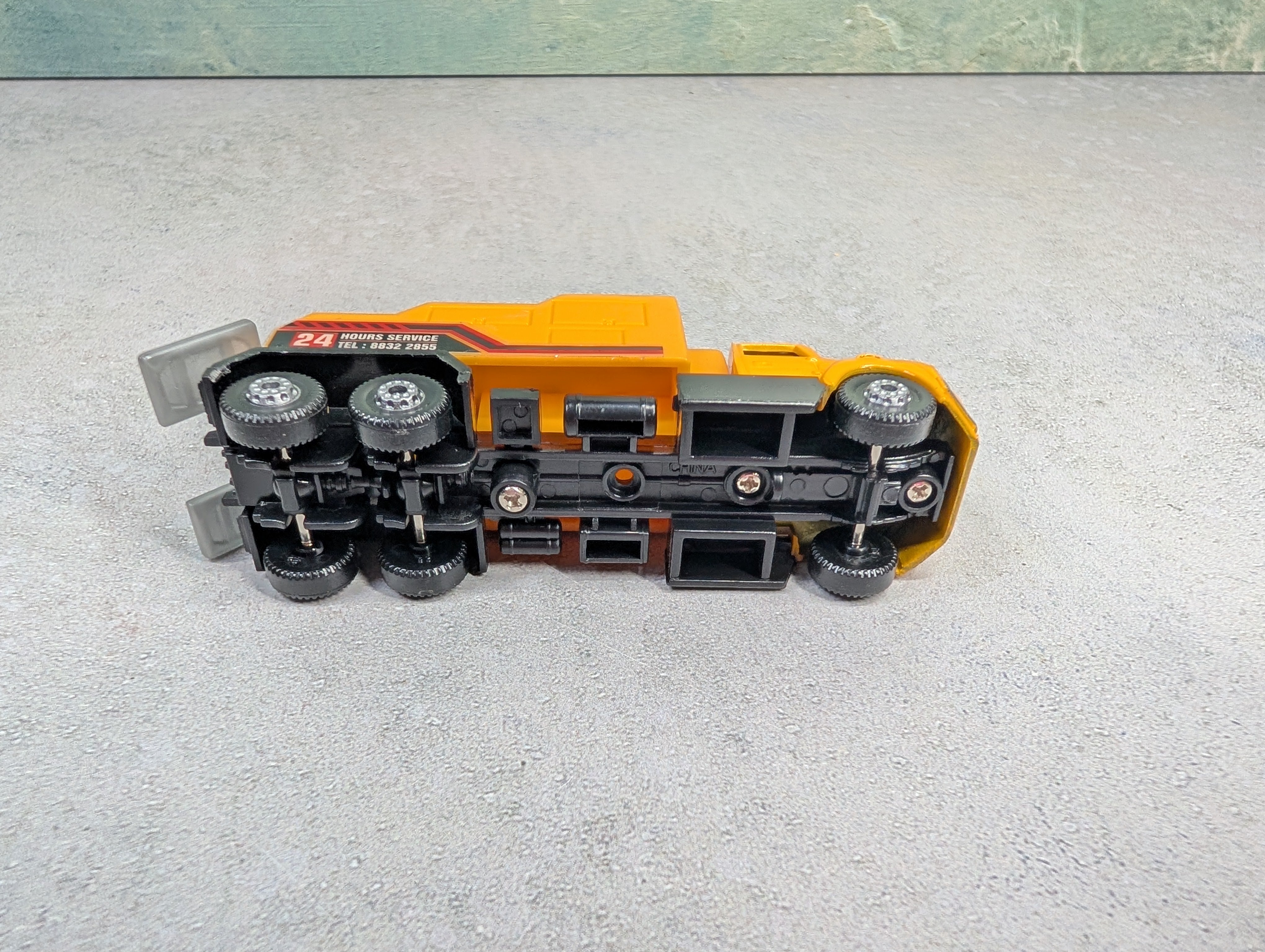 USED IHC HO Scale Yellow Heavy Duty Tow Truck