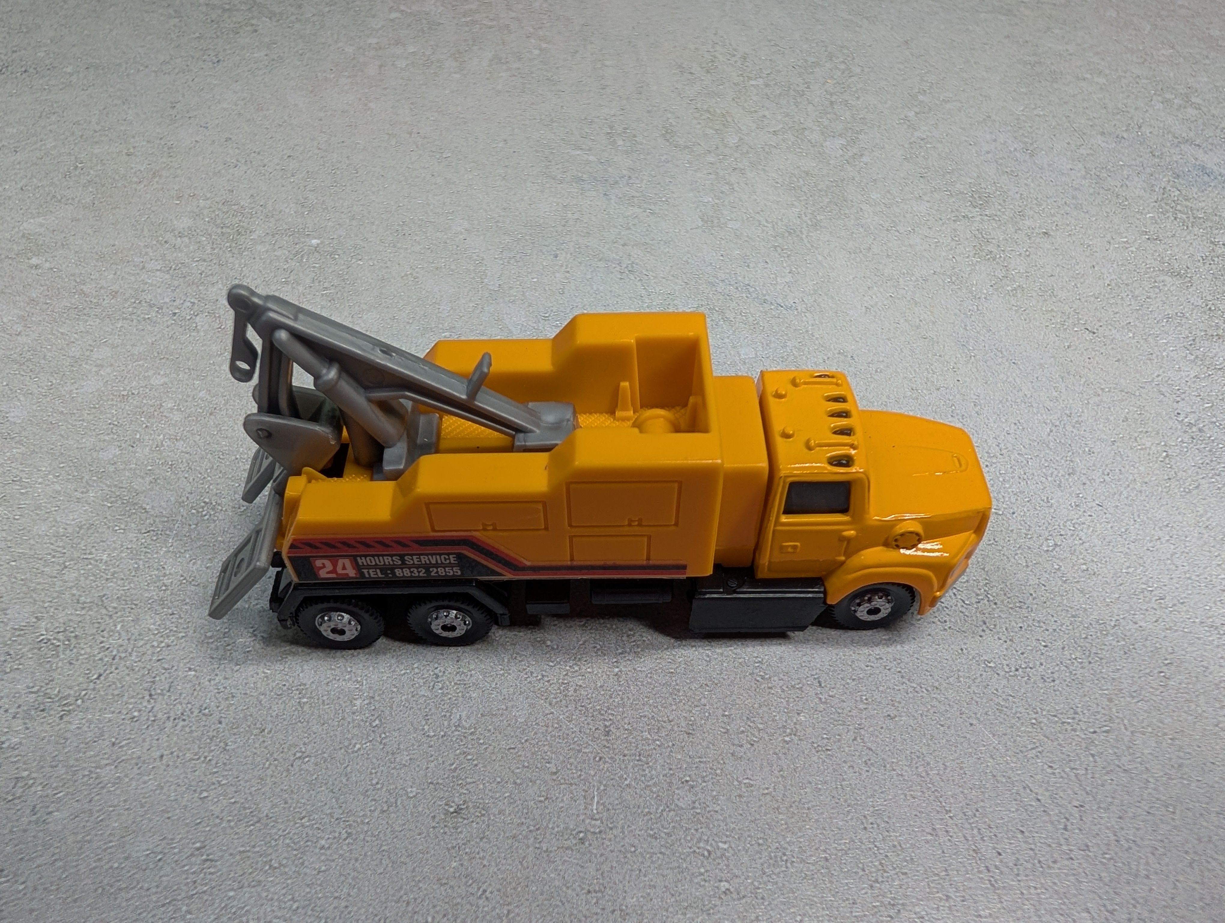 USED IHC HO Scale Yellow Heavy Duty Tow Truck
