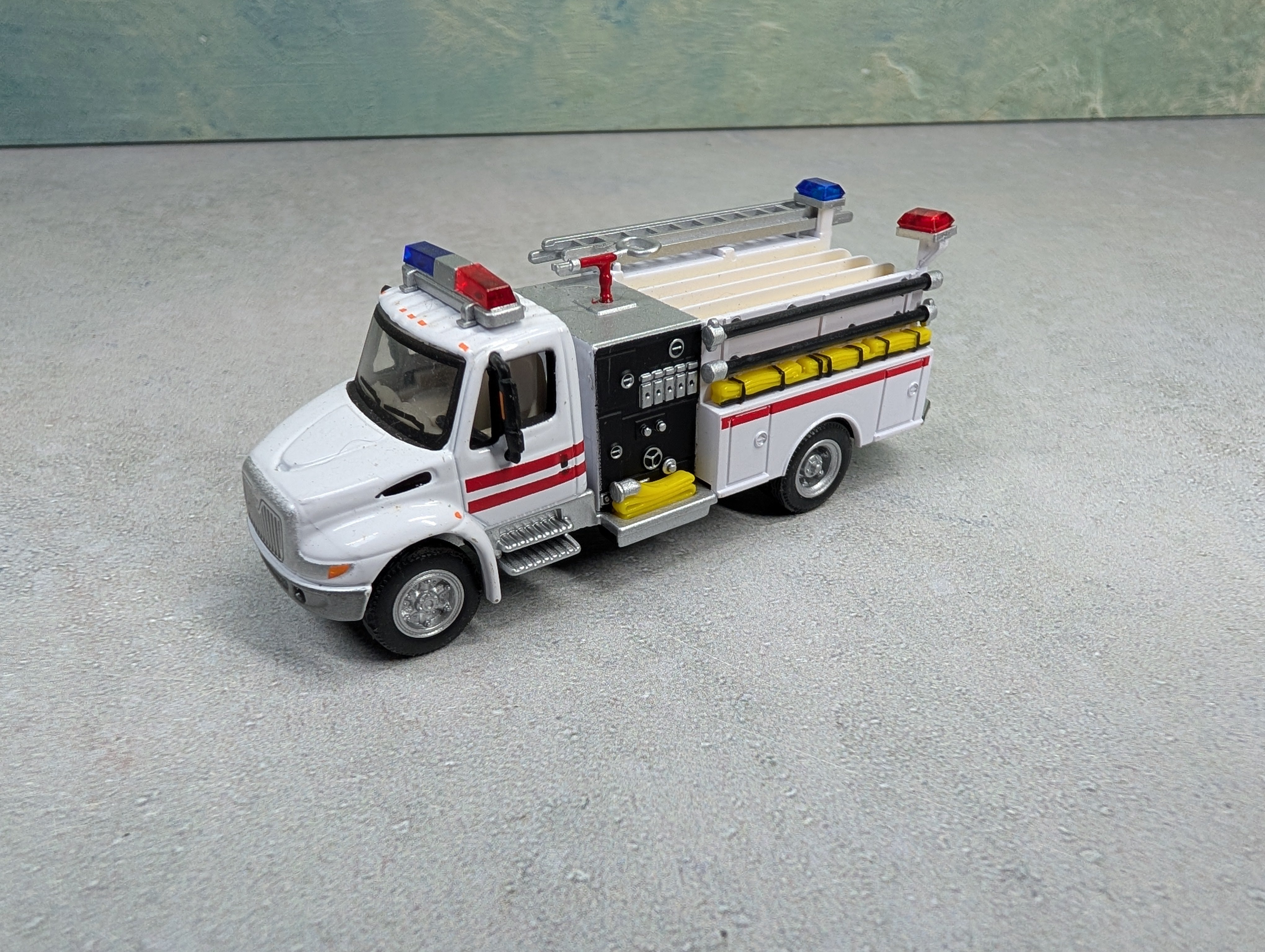 USED Boley HO Scale International Fire Pumper Truck Die Cast w/ Plastic