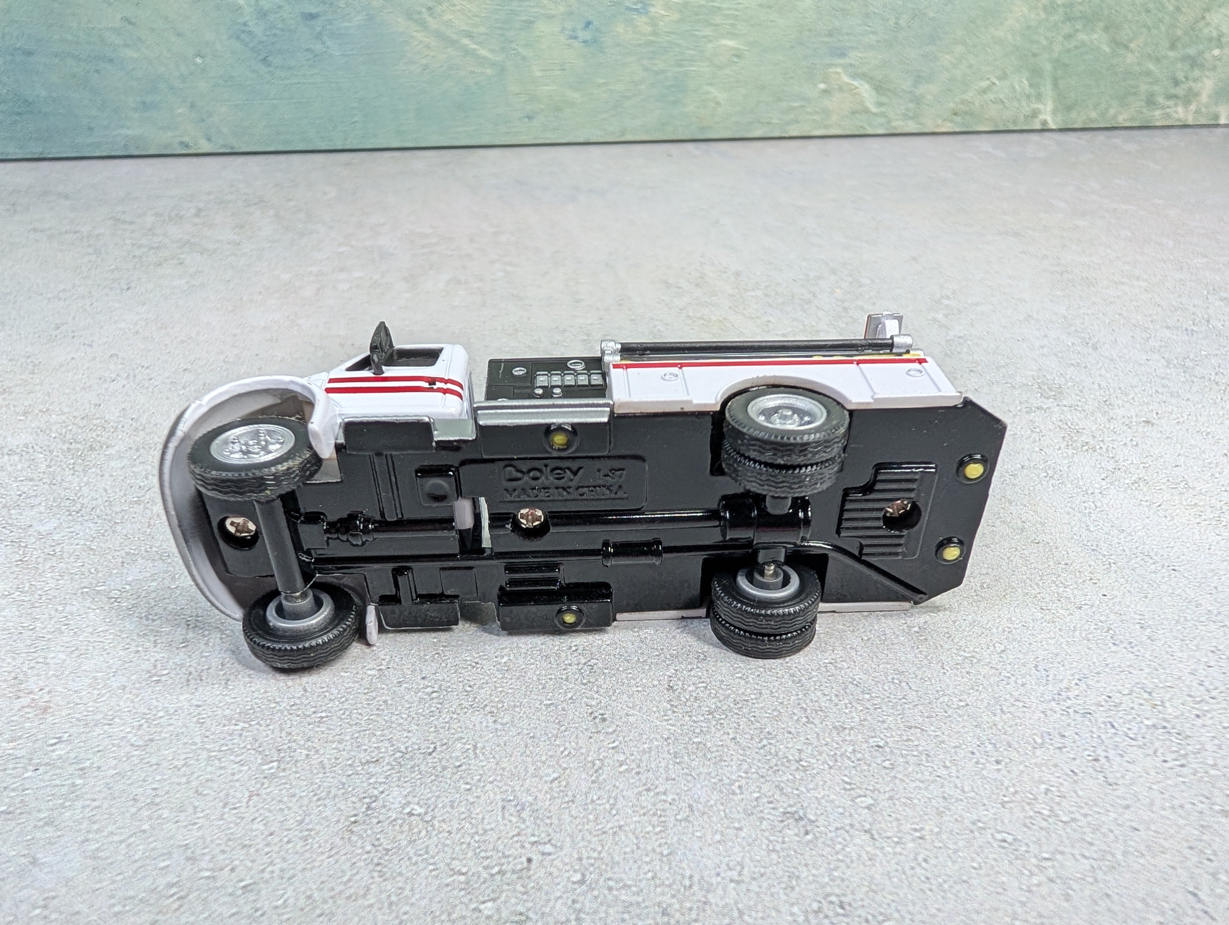 USED Boley HO Scale International Fire Pumper Truck Die Cast w/ Plastic