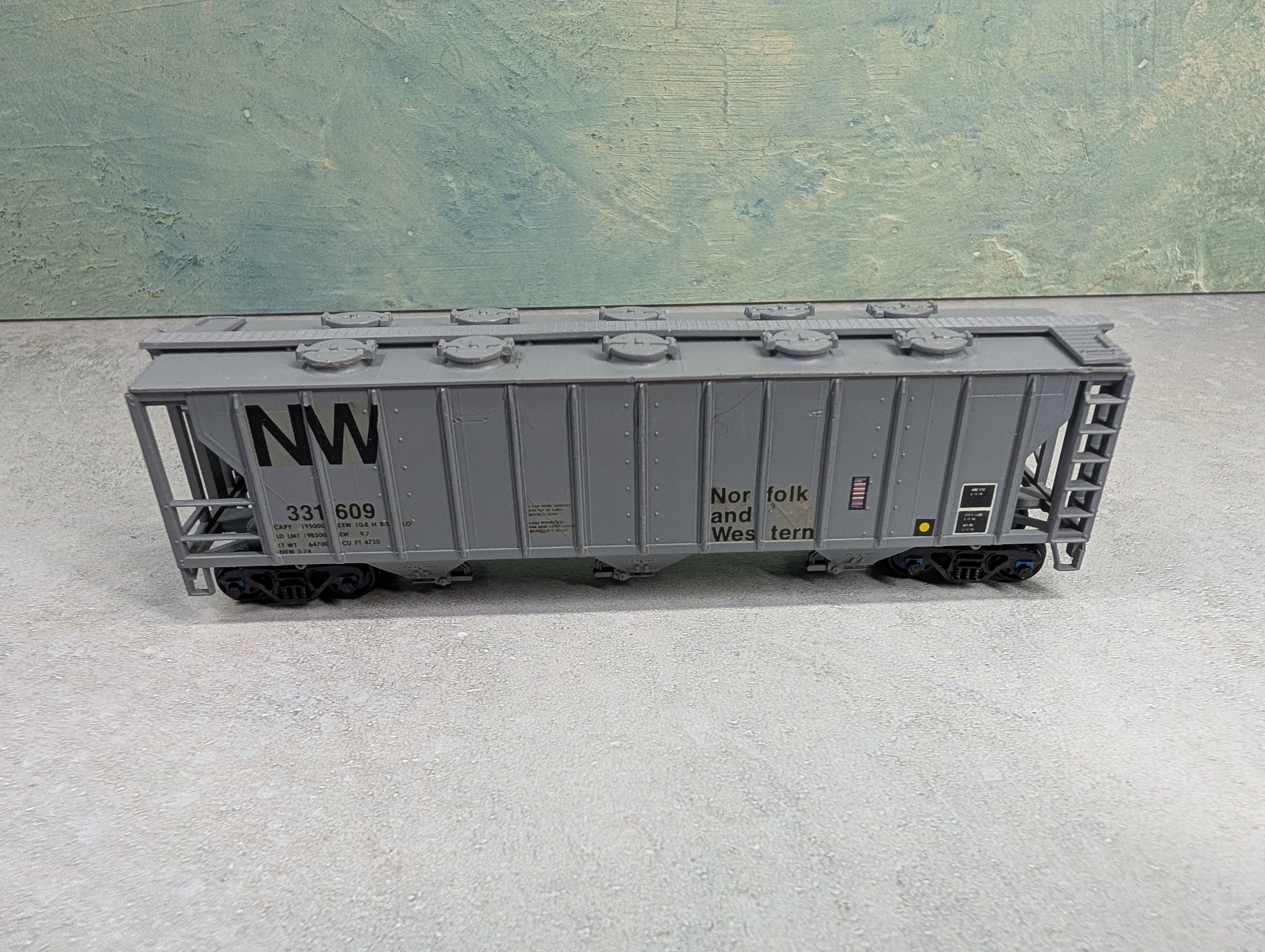 USED AHM HO Scale 3 Bay Covered Hopper Norfolk & Western NW #331609 Custom Decals