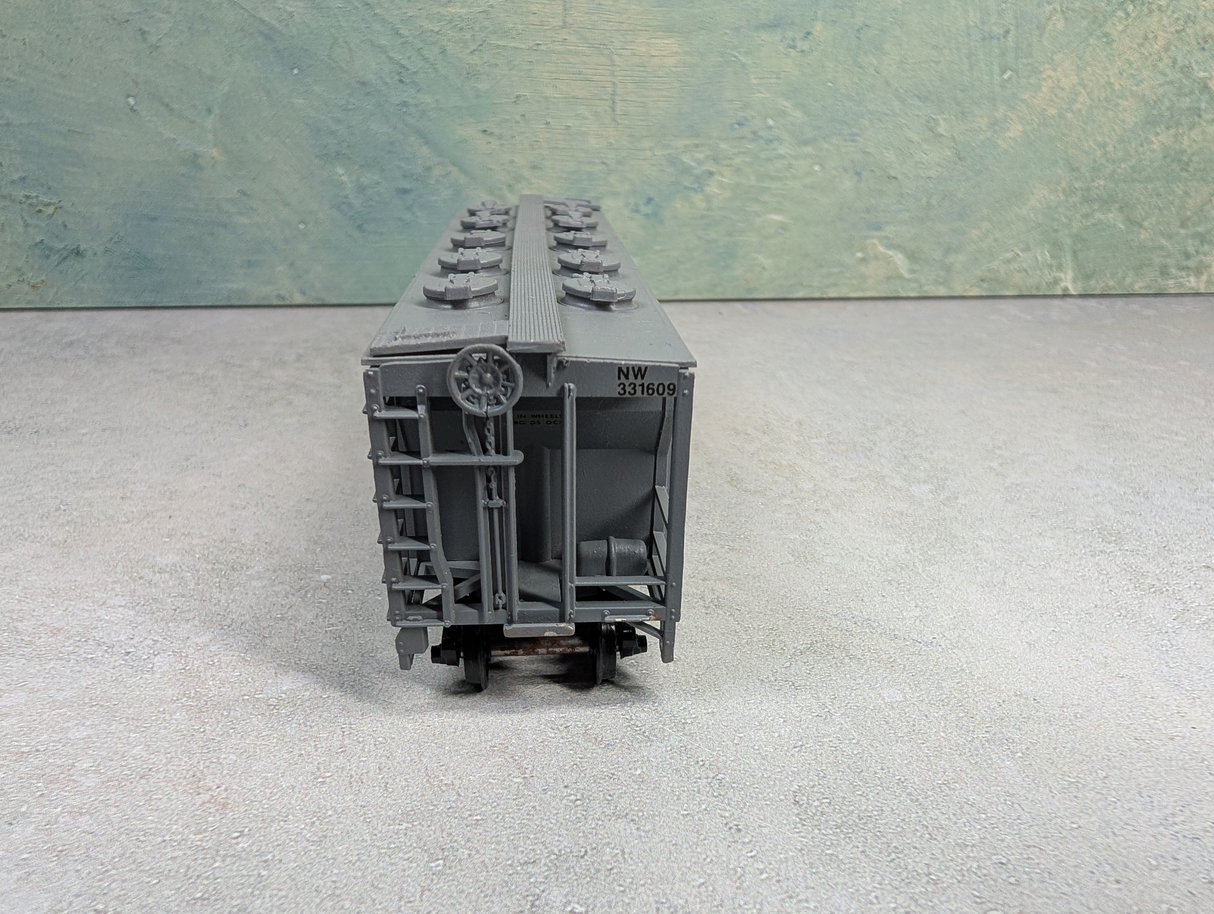 USED AHM HO Scale 3 Bay Covered Hopper Norfolk & Western NW #331609 Custom Decals