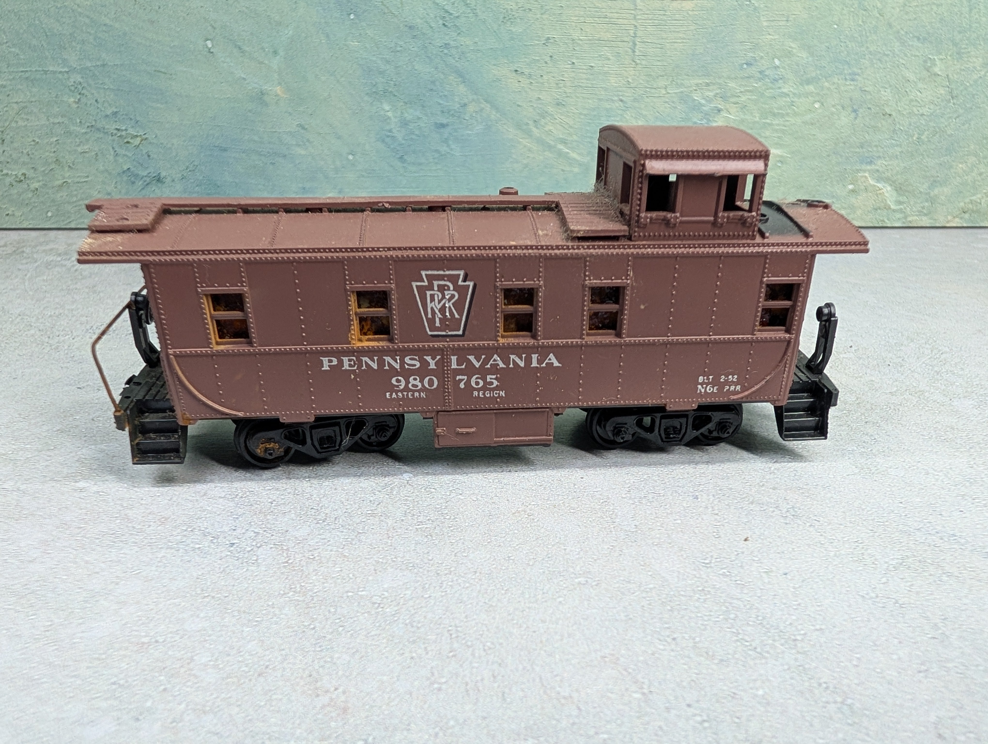 USED Athearn HO Scale Caboose Pennsylvania #980765 Rough