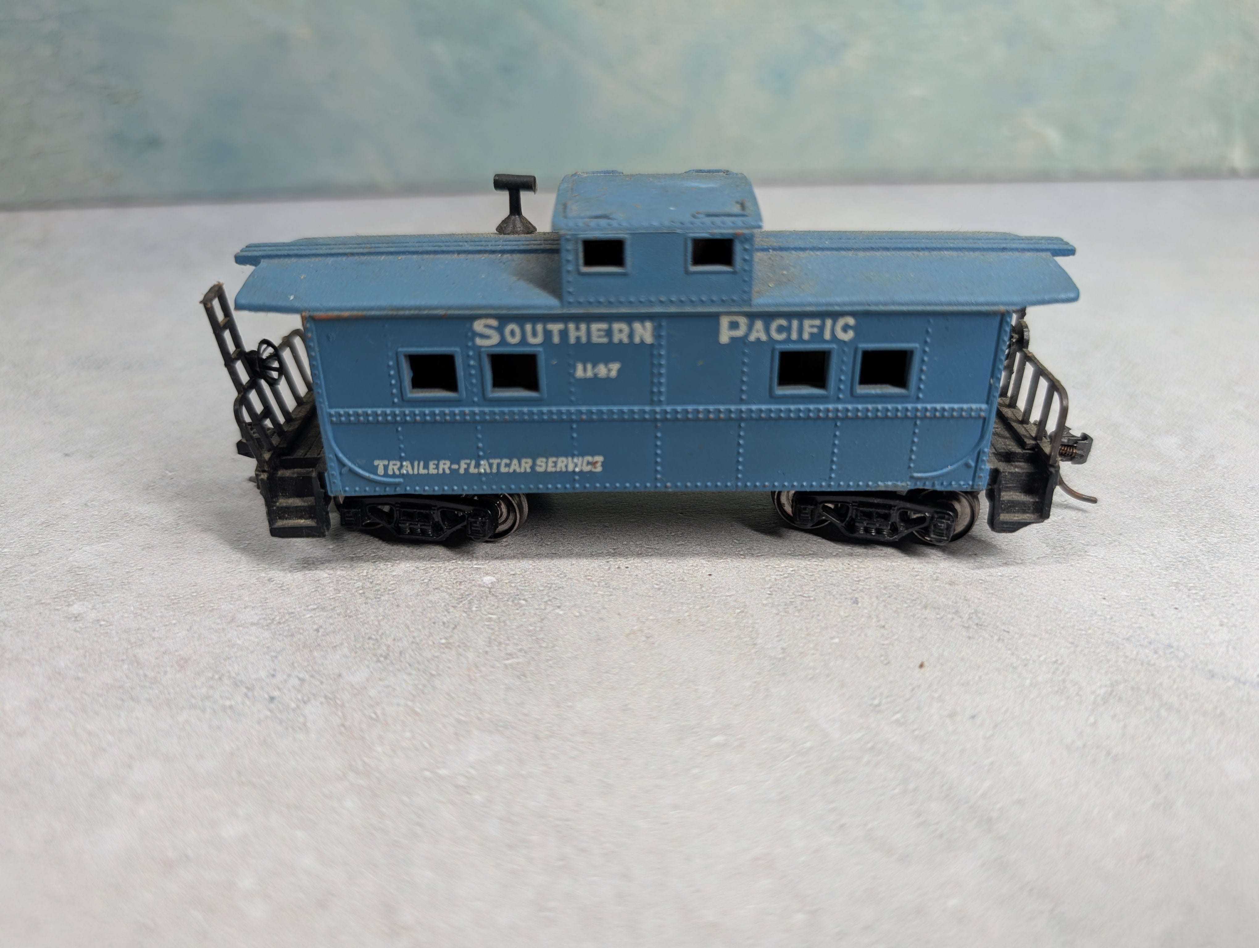 USED HO Scale Caboose Southern Pacific #1147 Metal Wheels