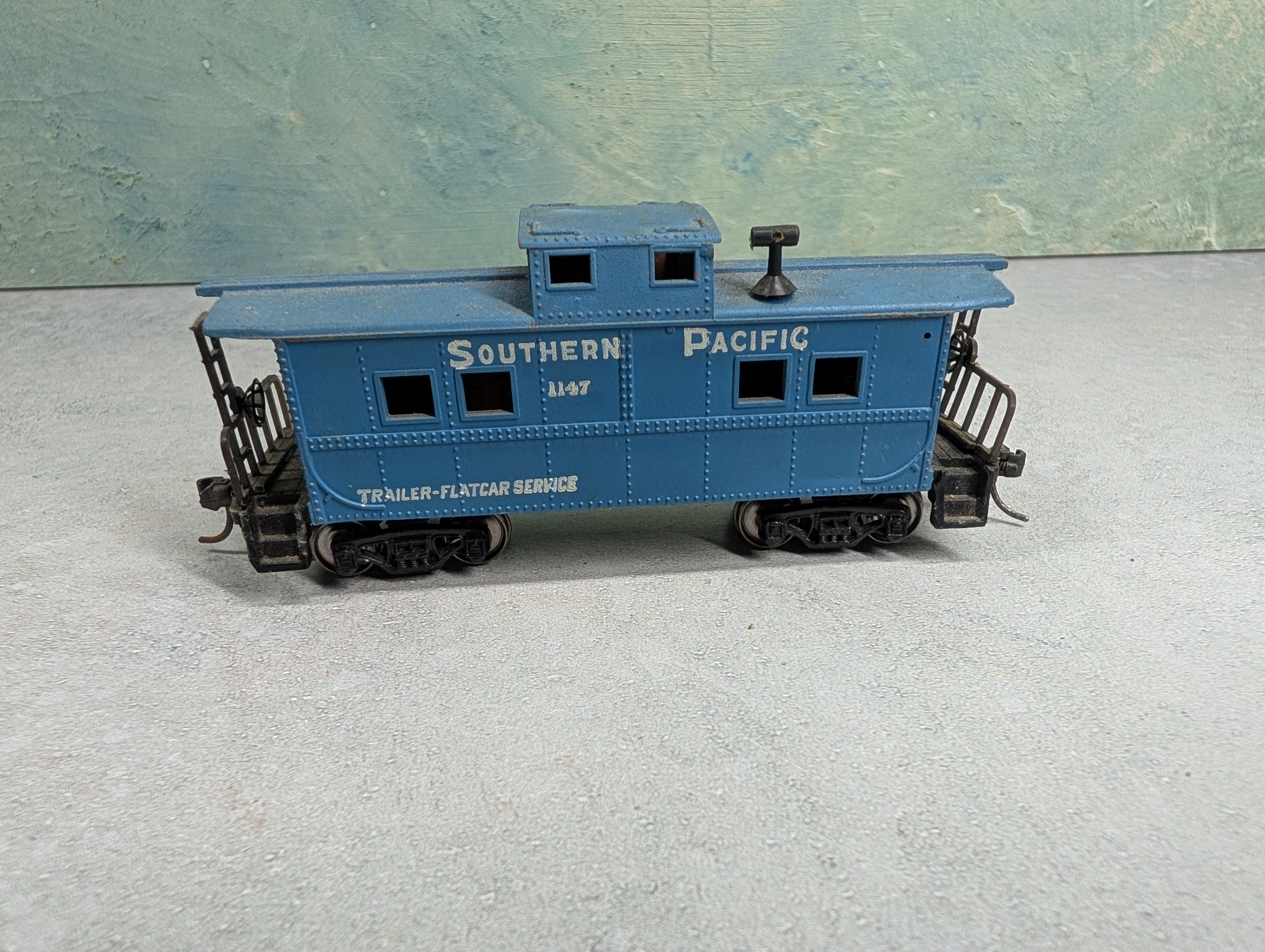 USED HO Scale Caboose Southern Pacific #1147 Metal Wheels