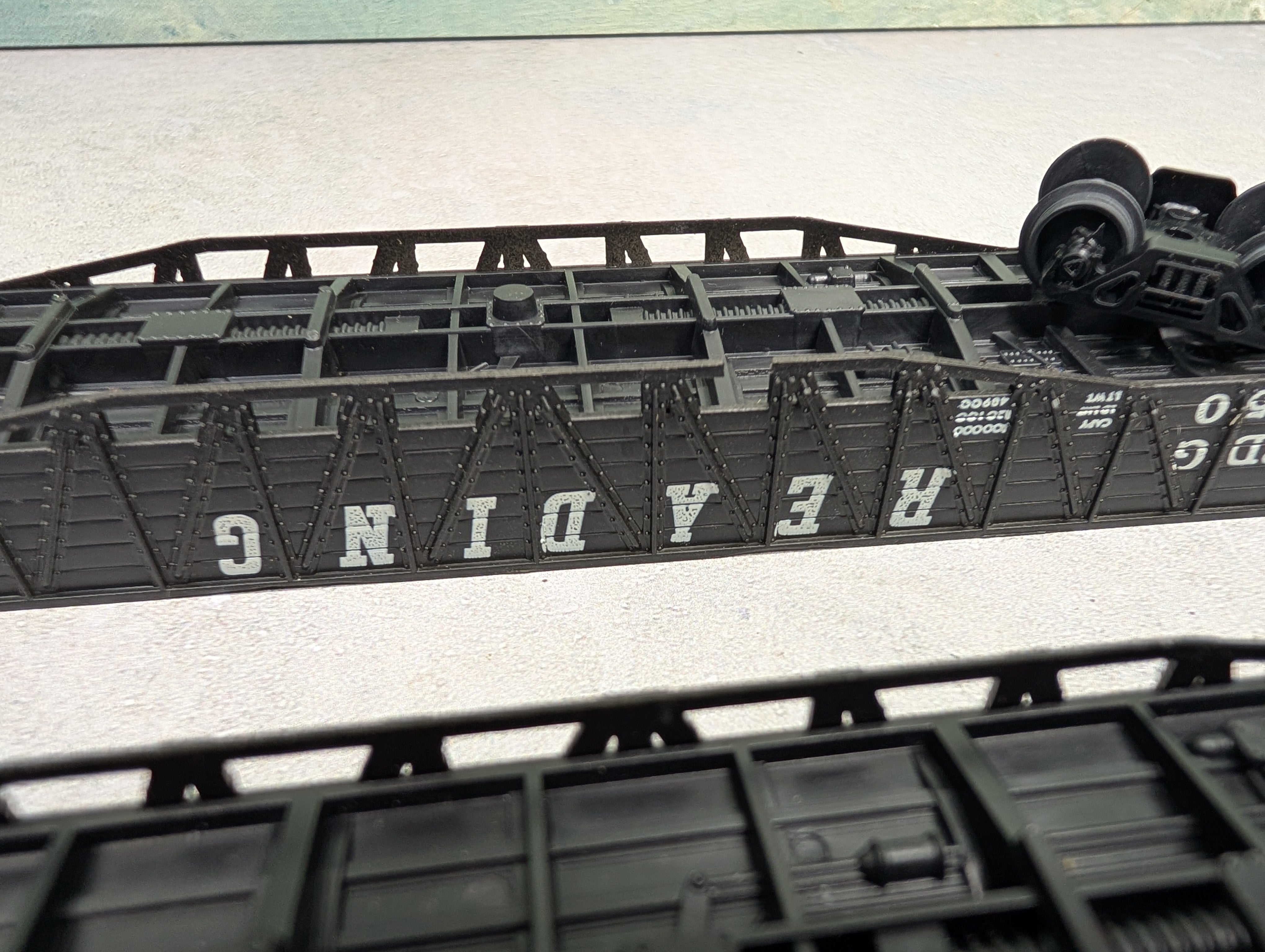 USED AHM HO Scale 50' Wooden Gondolas Reading RDG #4050 (2 pcs)