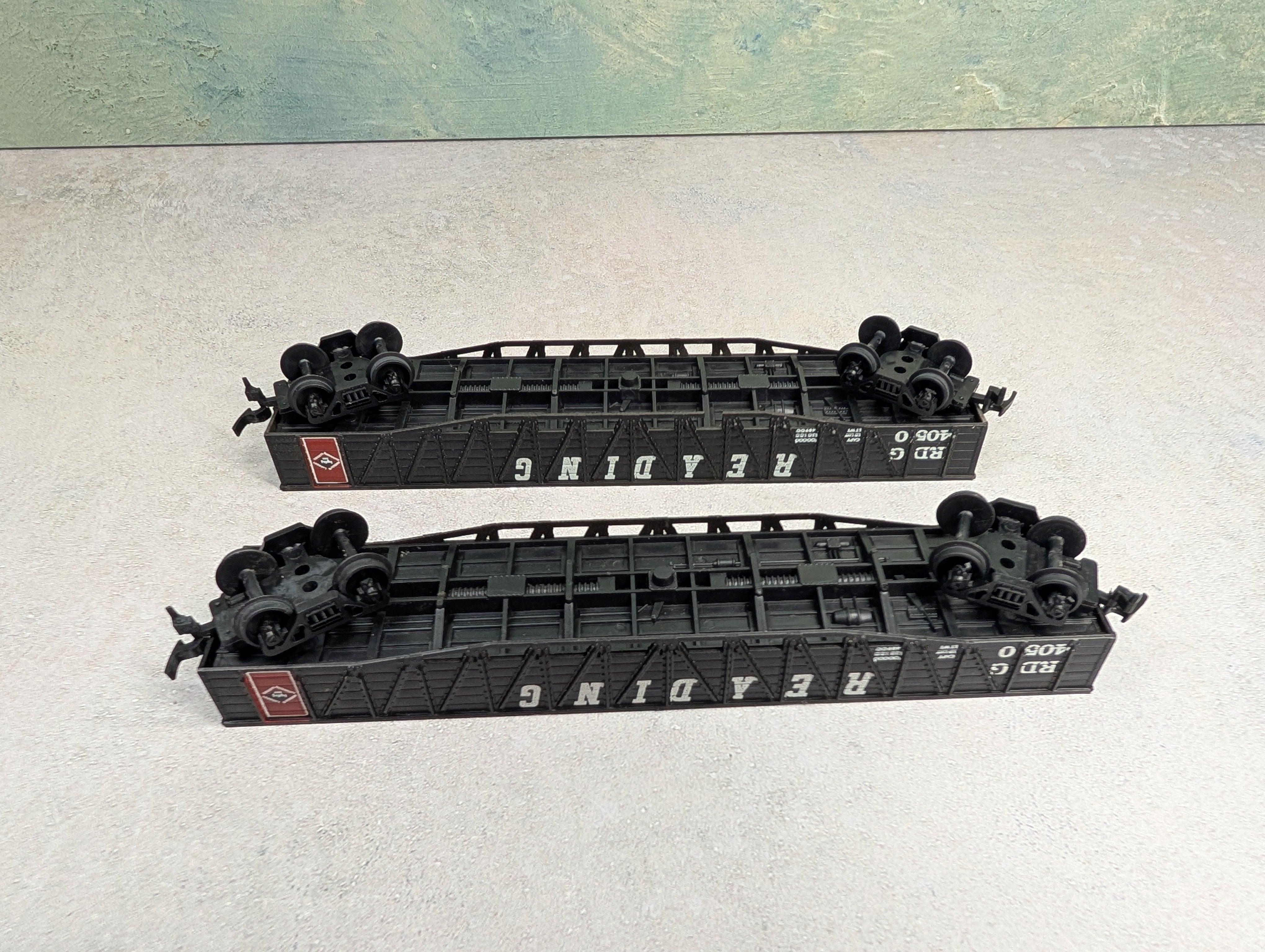 USED AHM HO Scale 50' Wooden Gondolas Reading RDG #4050 (2 pcs)