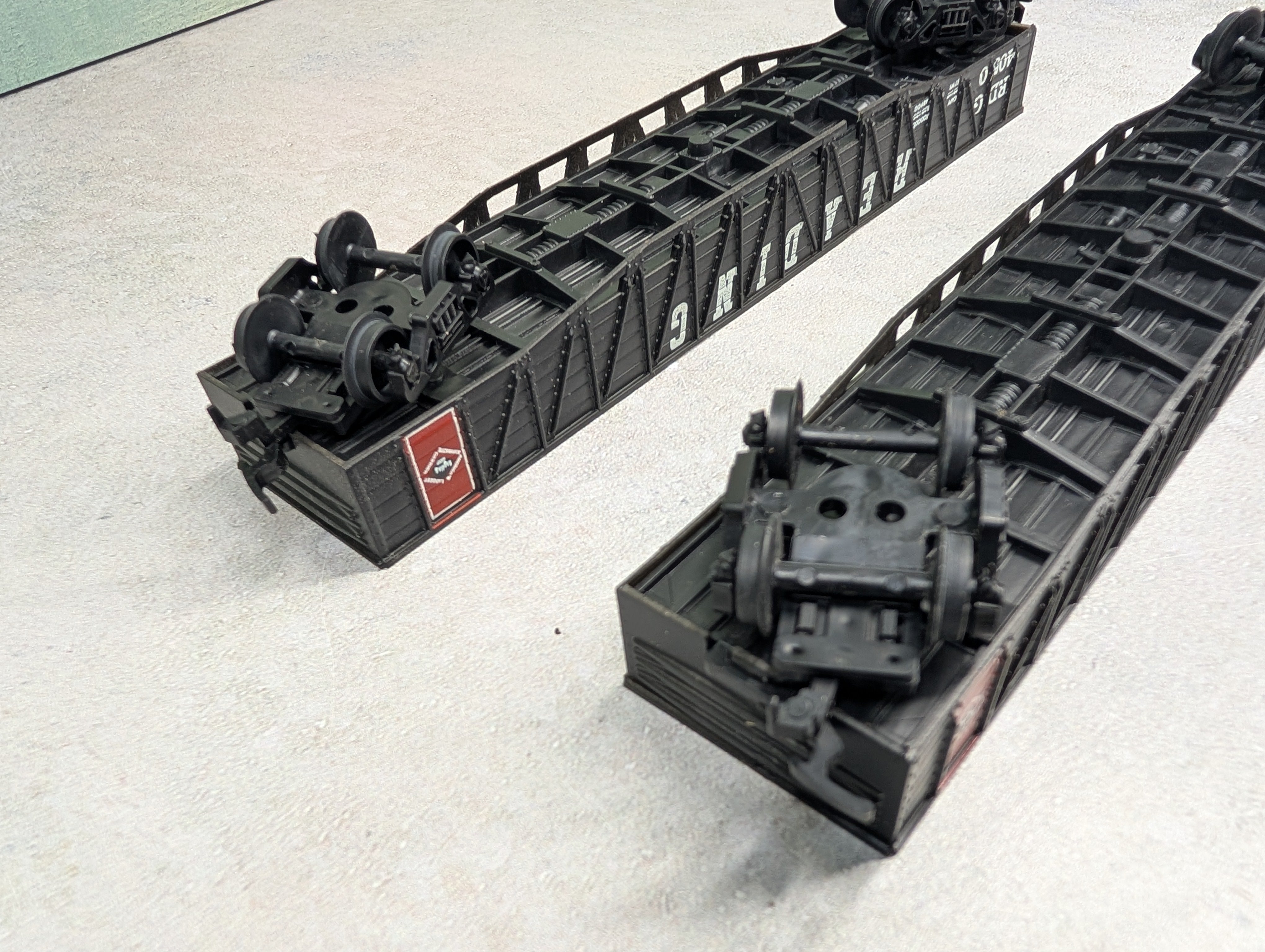 USED AHM HO Scale 50' Wooden Gondolas Reading RDG #4050 (2 pcs)