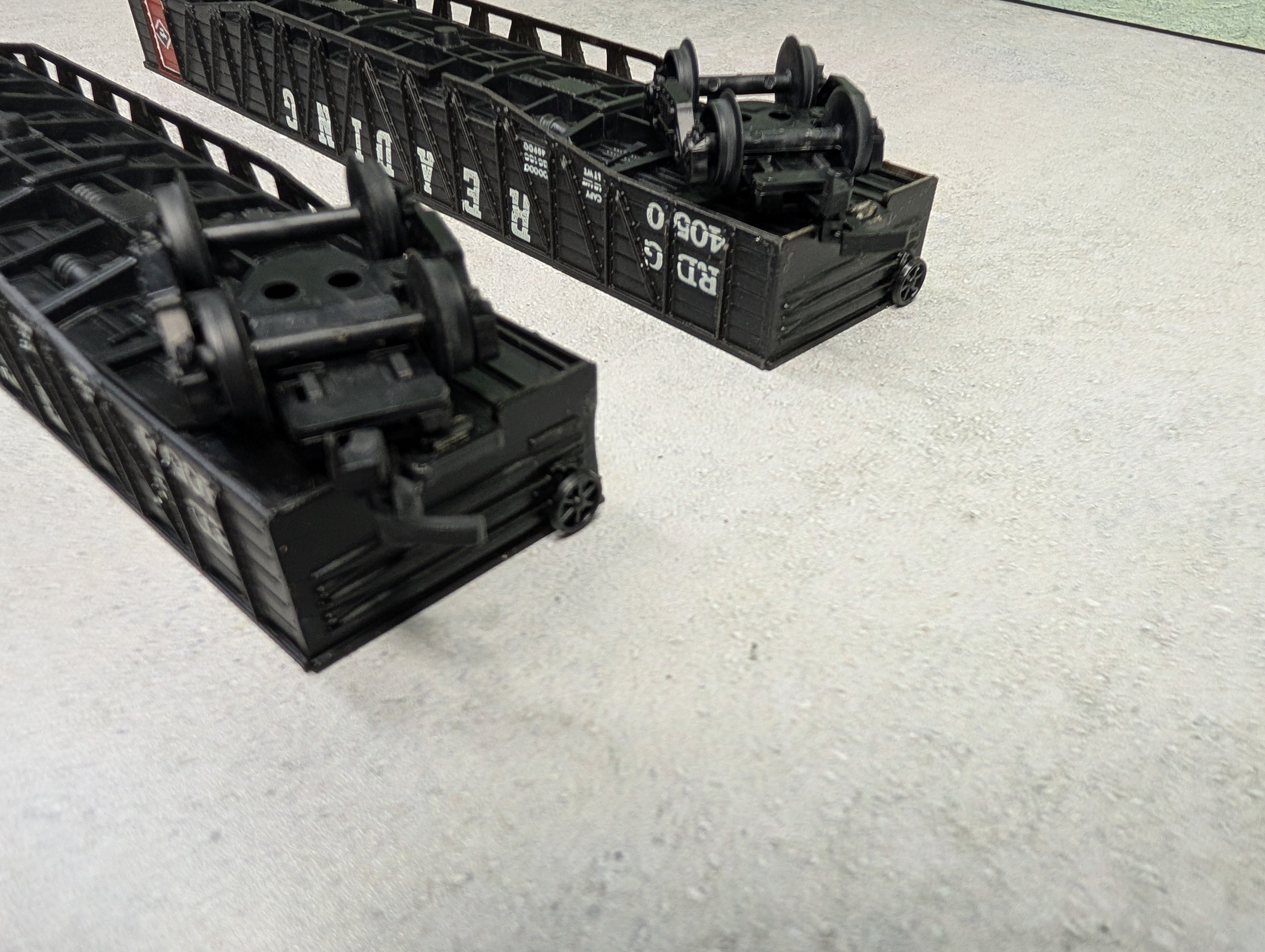 USED AHM HO Scale 50' Wooden Gondolas Reading RDG #4050 (2 pcs)