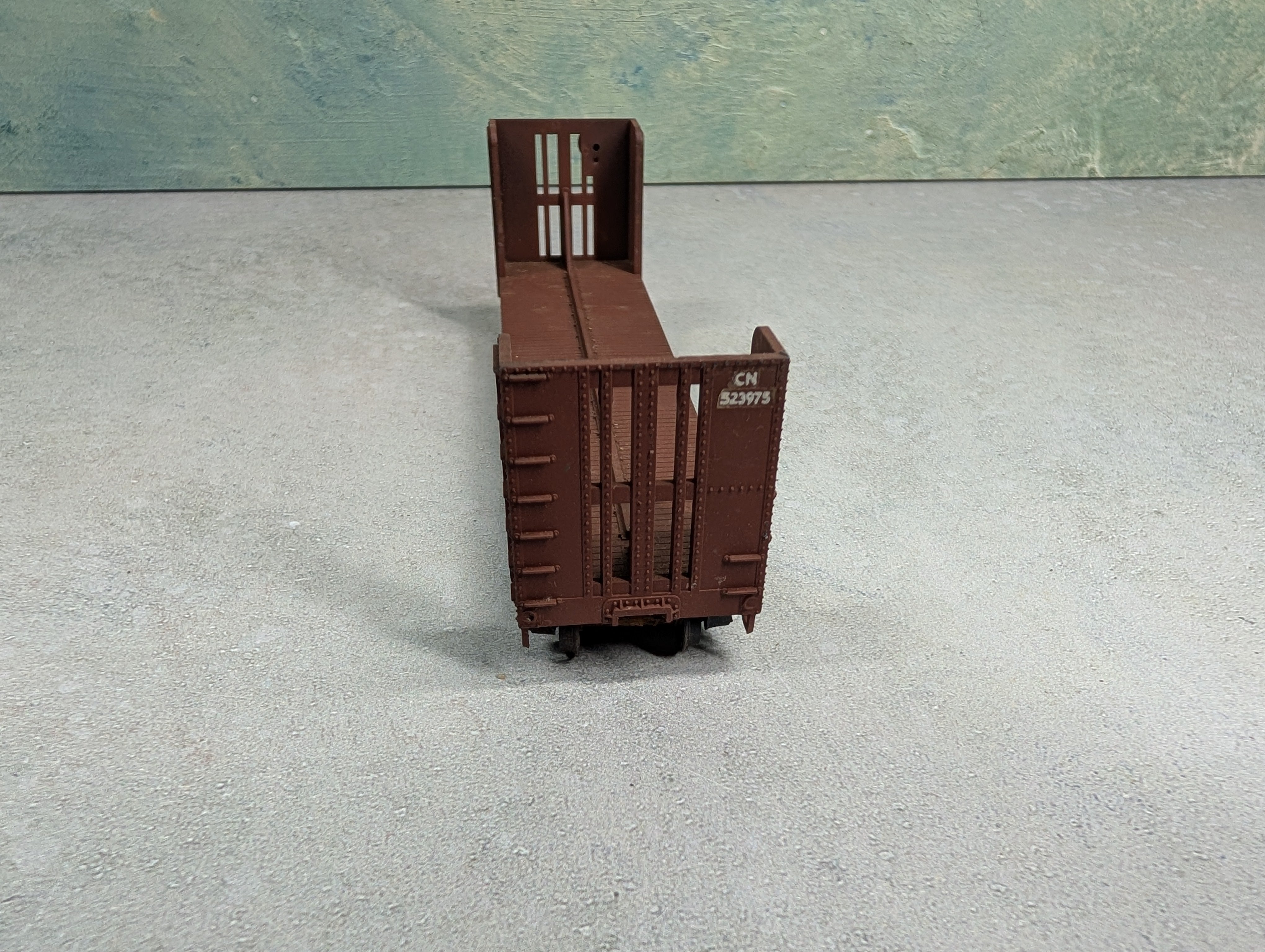 USED Athearn HO Scale 40' Bulkhead Flat Car Canadian National CN #523975 Custom Decals