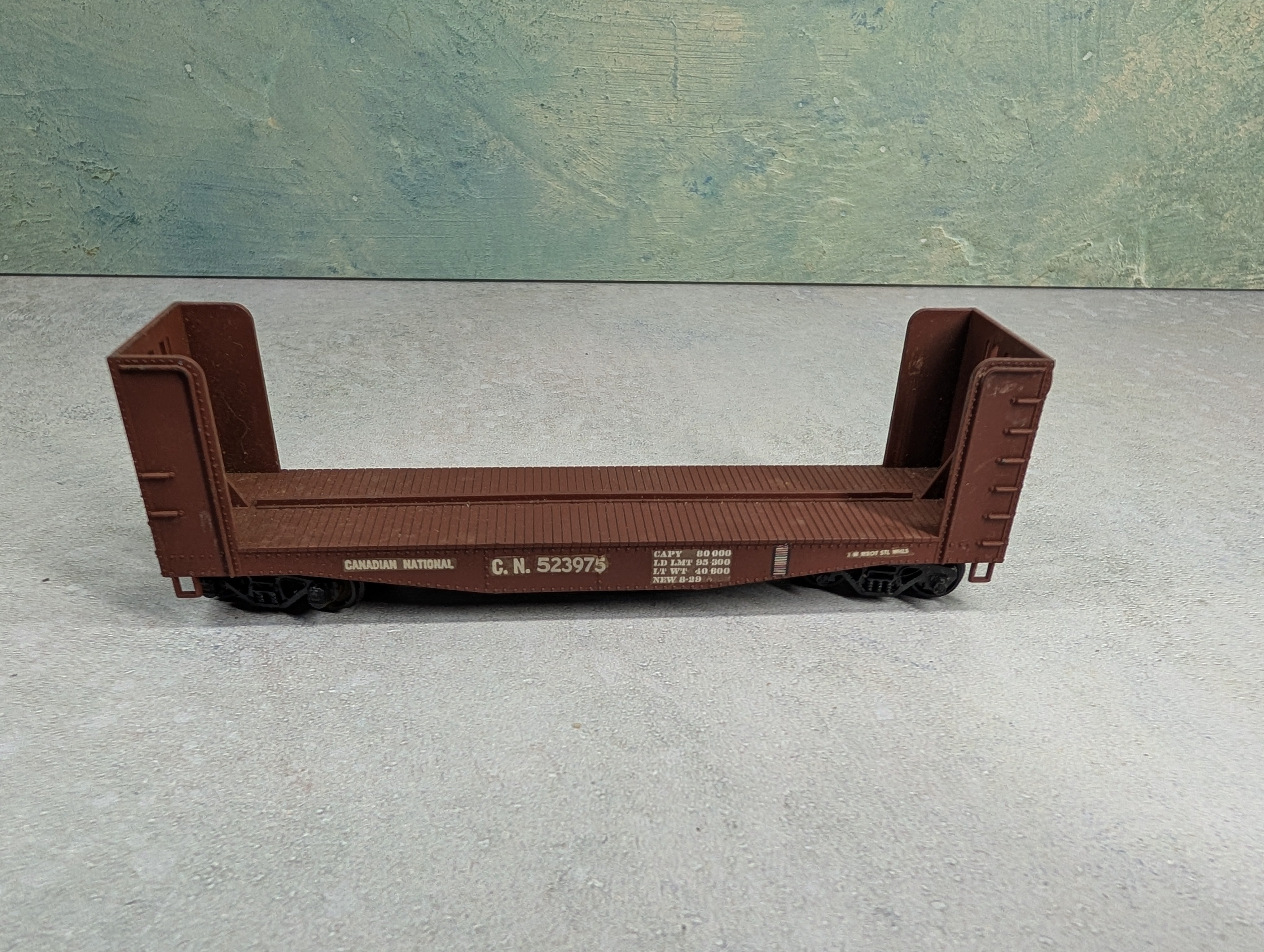 USED Athearn HO Scale 40' Bulkhead Flat Car Canadian National CN #523975 Custom Decals