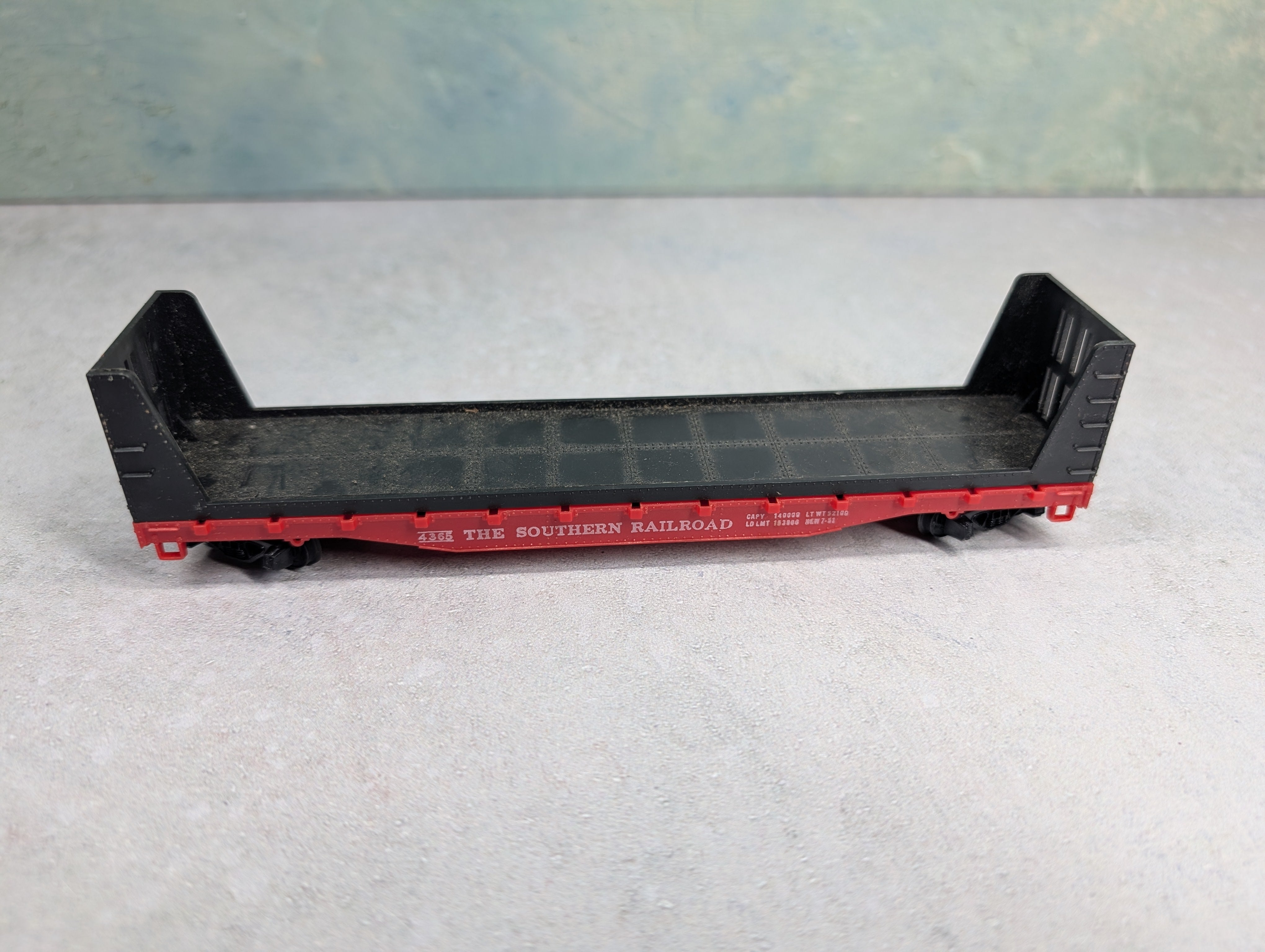 USED Tyco HO Scale 50' Bulkhead Flat Car Southern #4365