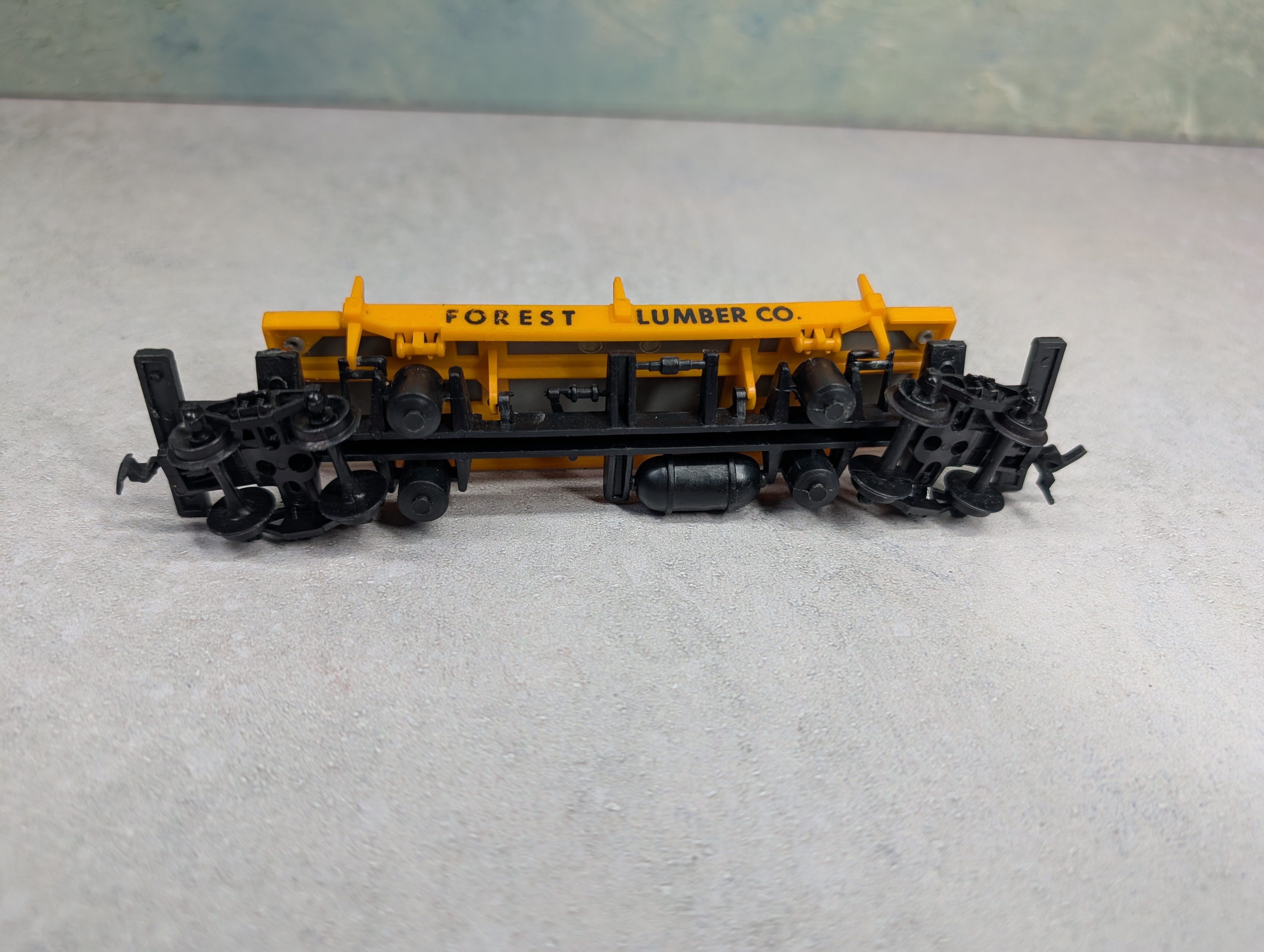 USED Life-Like HO Scale 40' Log Dumper Flat Car Forest Lumber Co