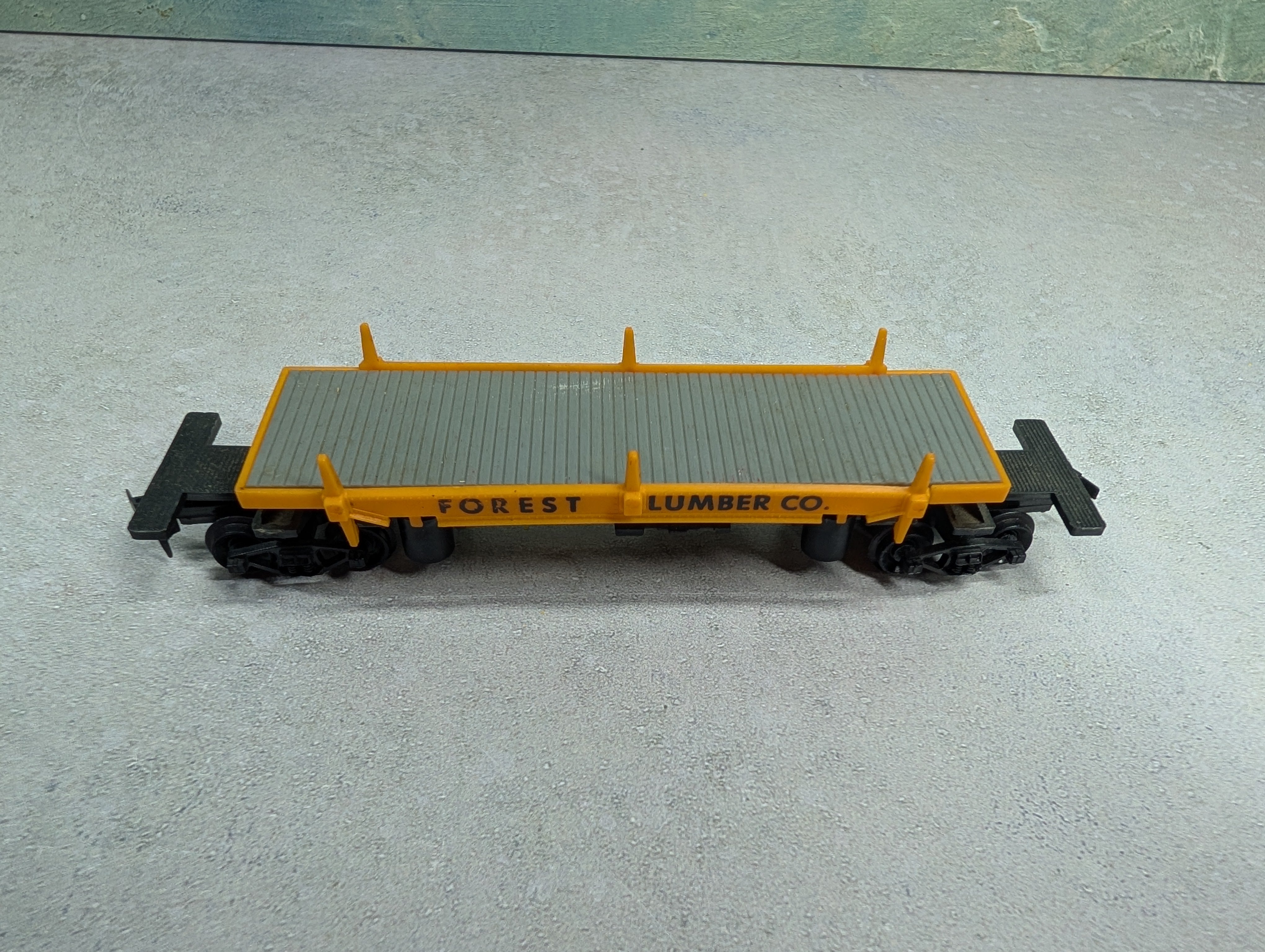 USED Life-Like HO Scale 40' Log Dumper Flat Car Forest Lumber Co