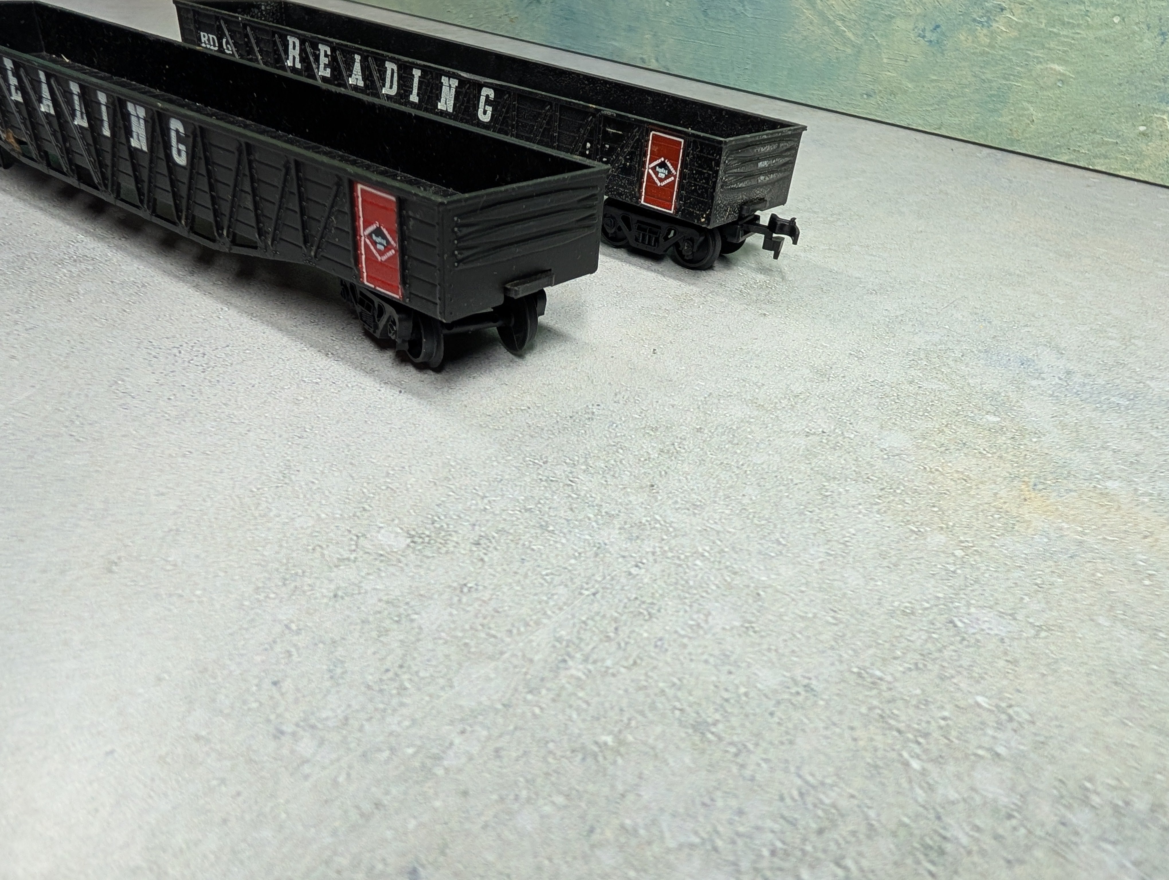 USED AHM HO Scale 50' Wooden Gondolas Reading RDG #4050 (2 pcs)