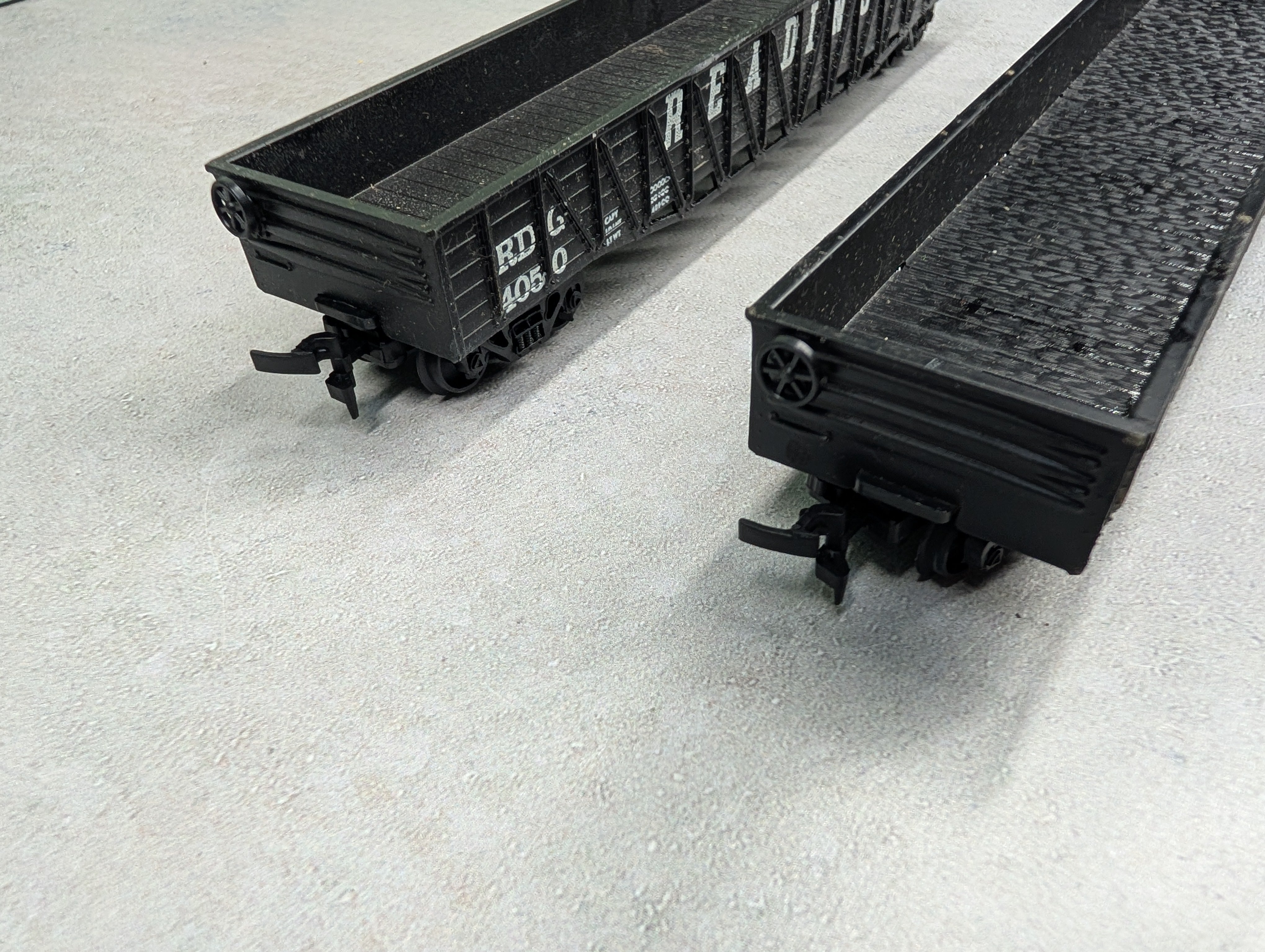 USED AHM HO Scale 50' Wooden Gondolas Reading RDG #4050 (2 pcs)