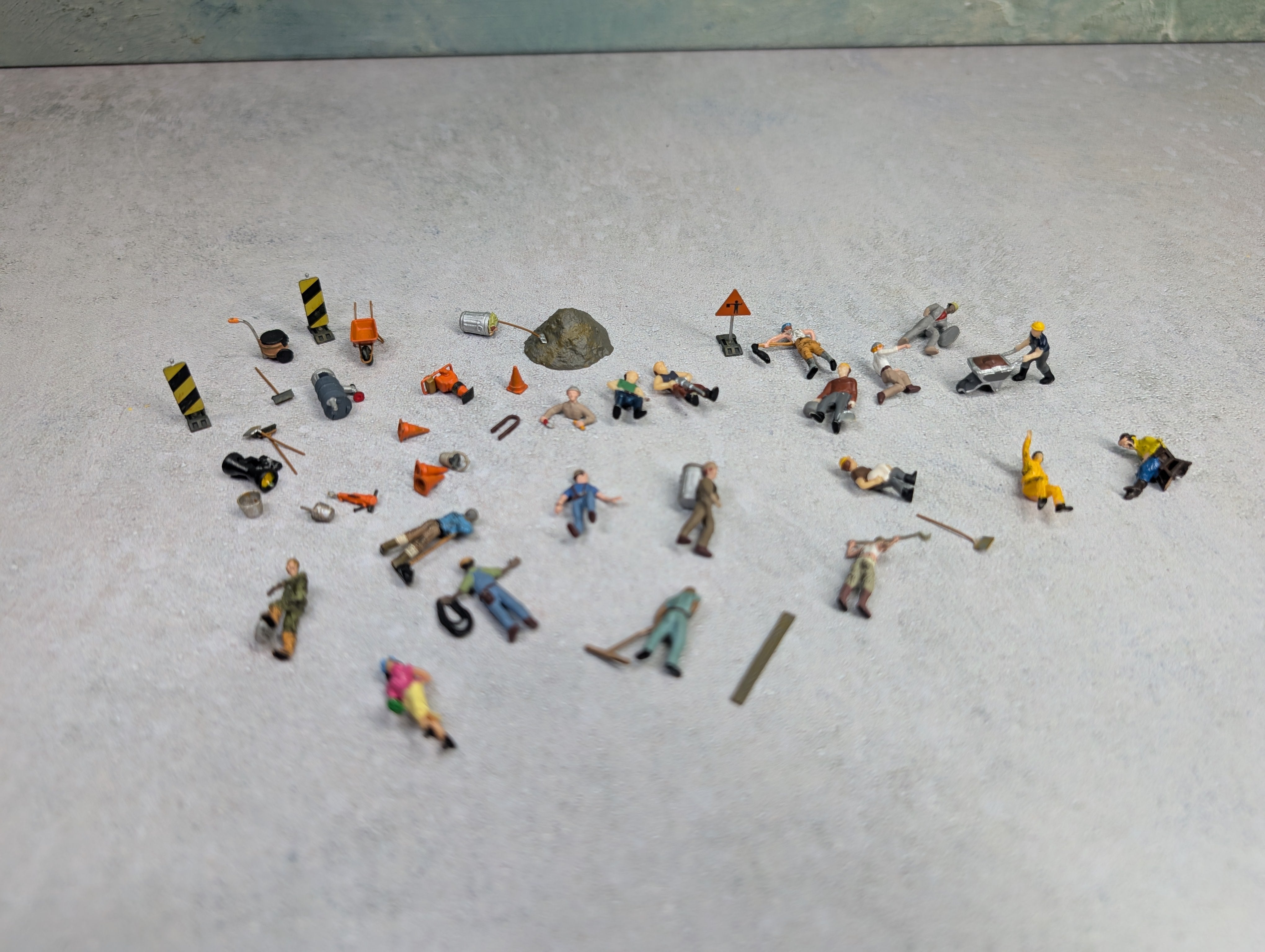 USED HO Scale Construction People & More