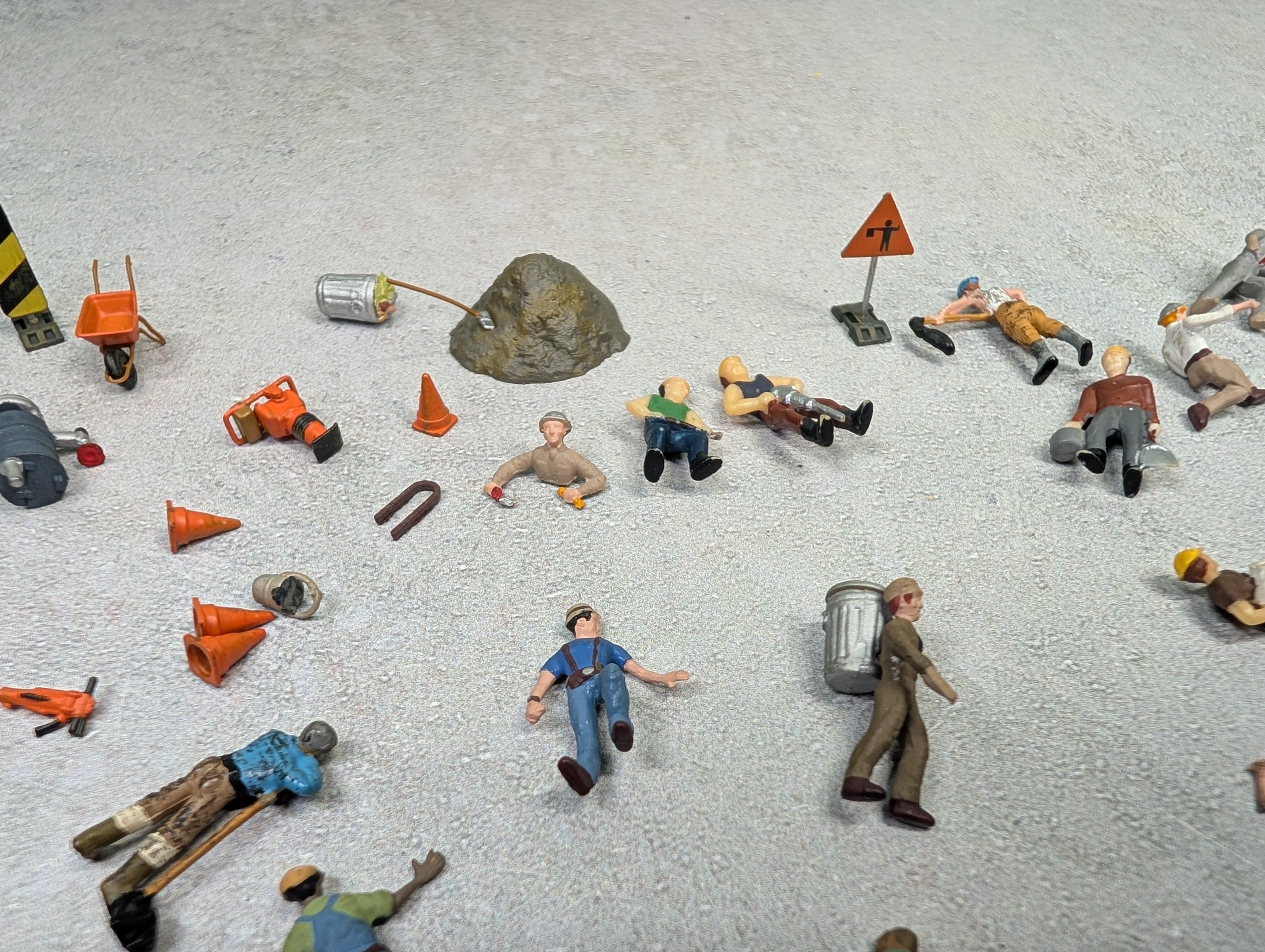 USED HO Scale Construction People & More