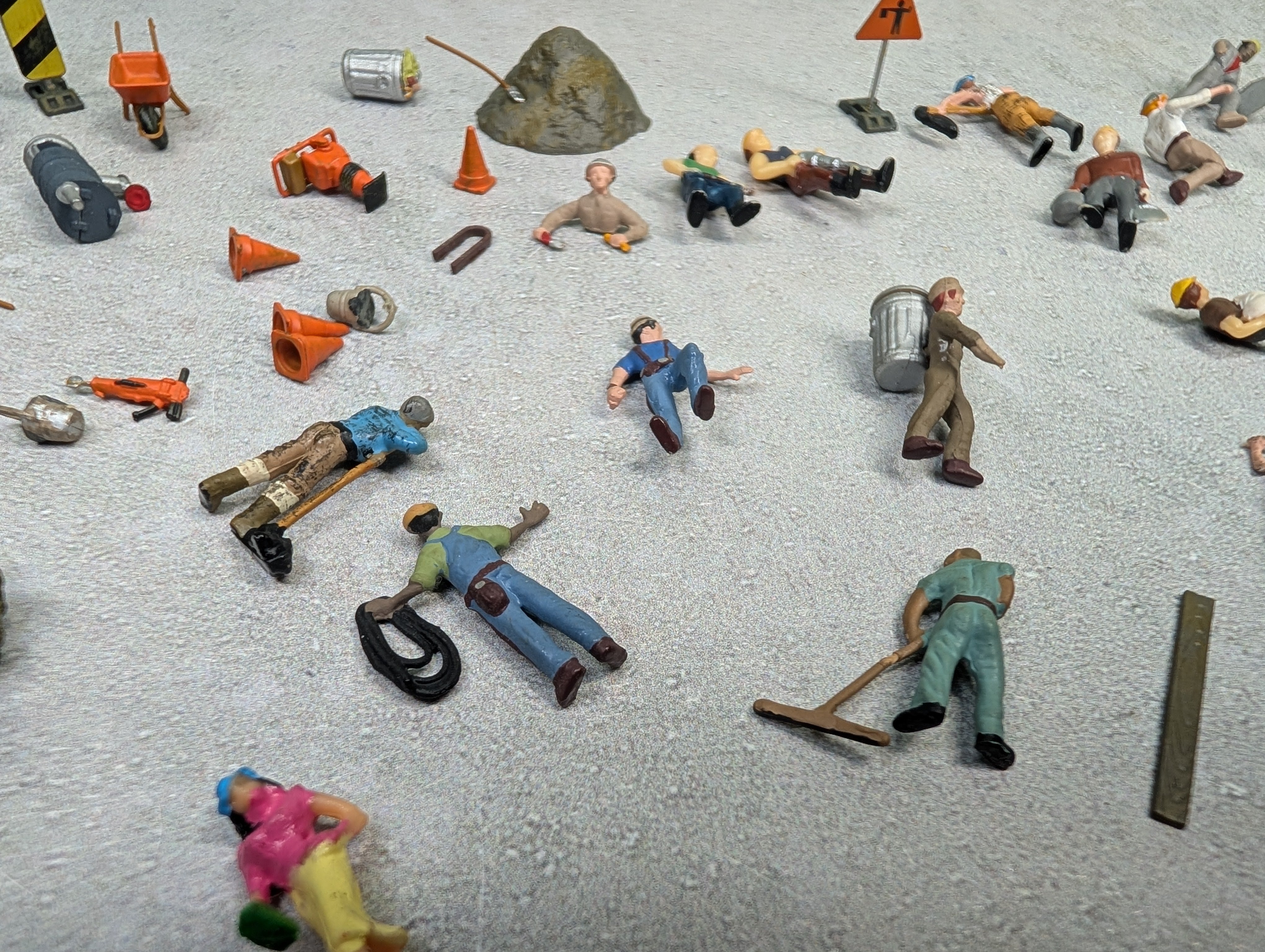 USED HO Scale Construction People & More
