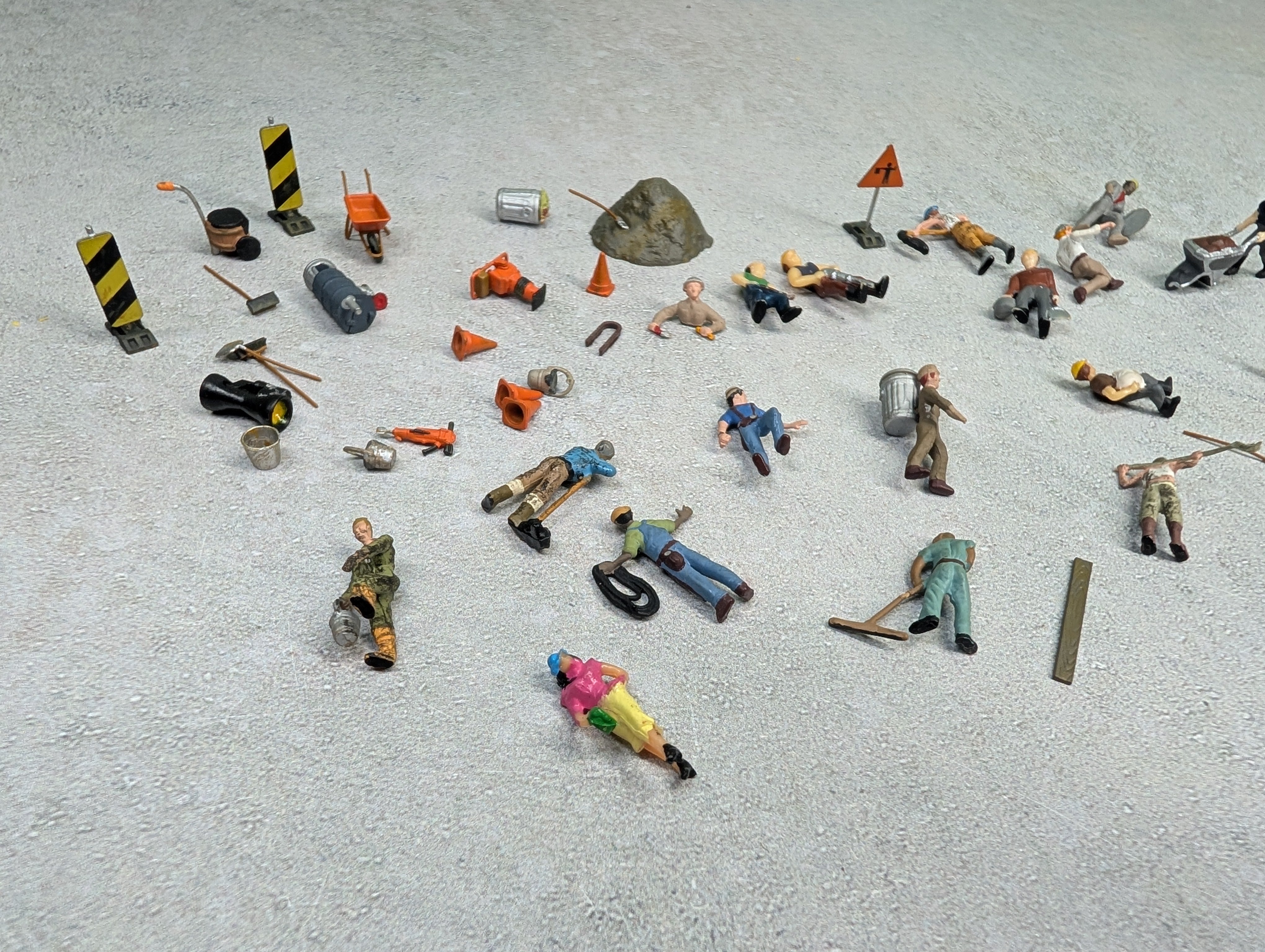 USED HO Scale Construction People & More