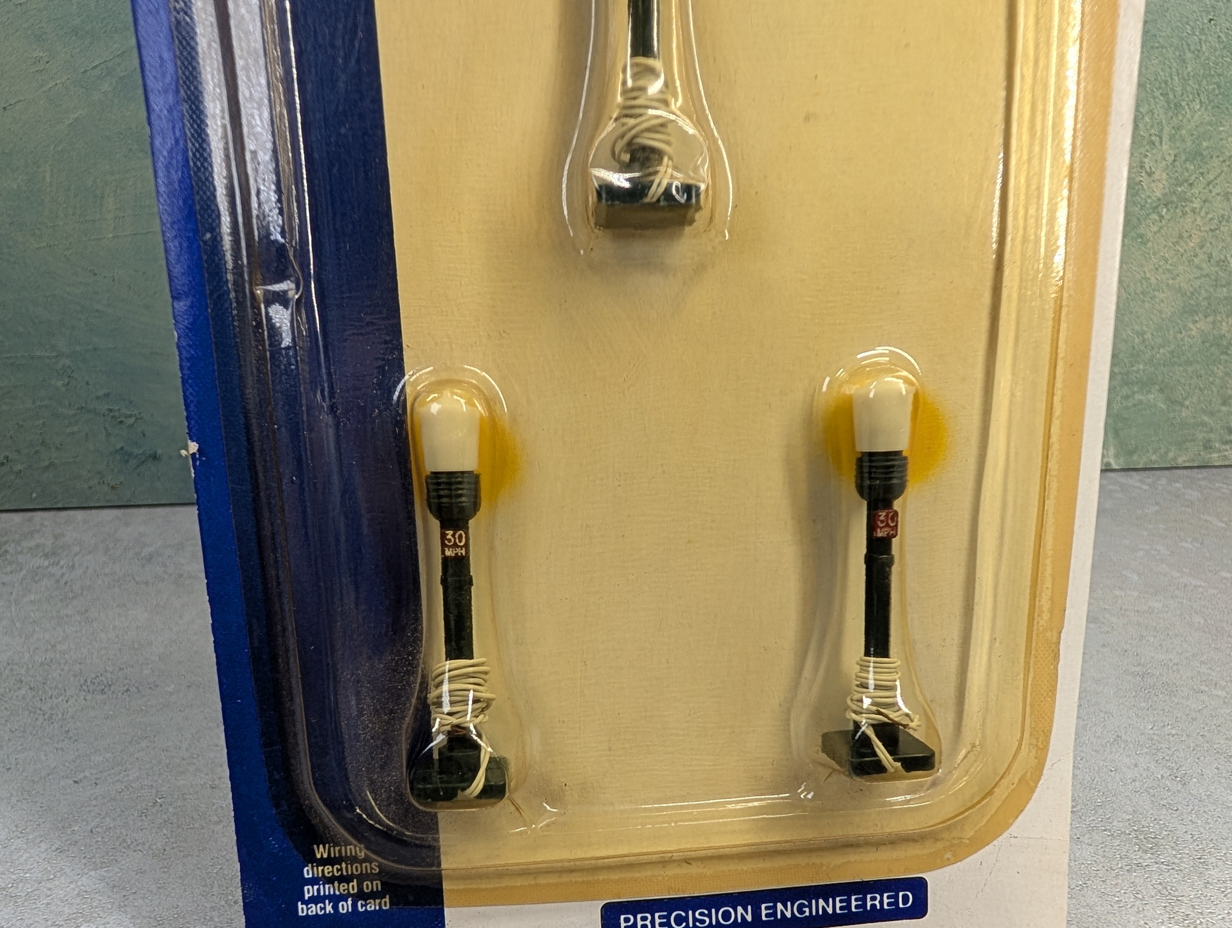 USED Life-Like 1505 HO Scale Gas Lights (3 pcs)