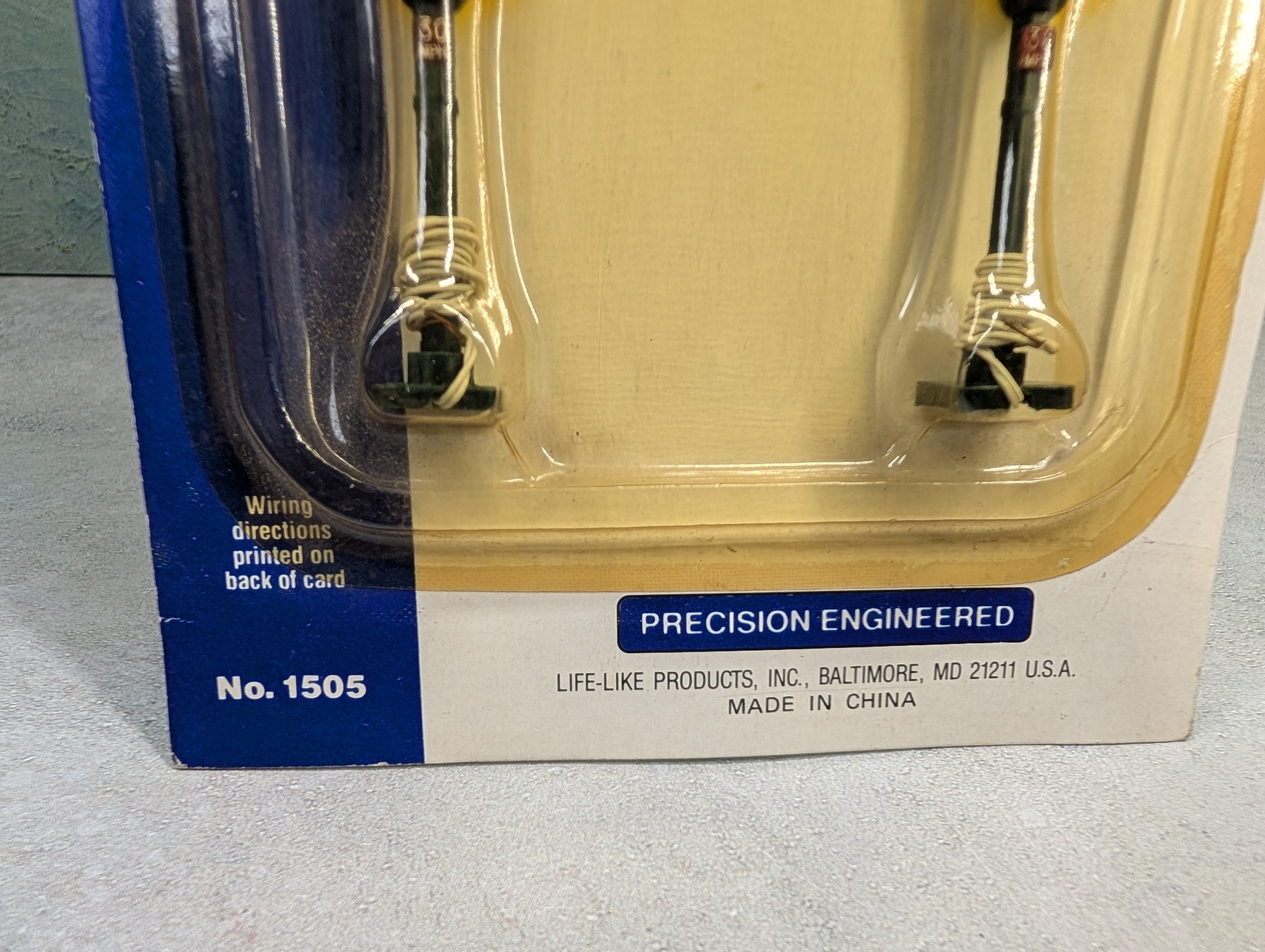 USED Life-Like 1505 HO Scale Gas Lights (3 pcs)