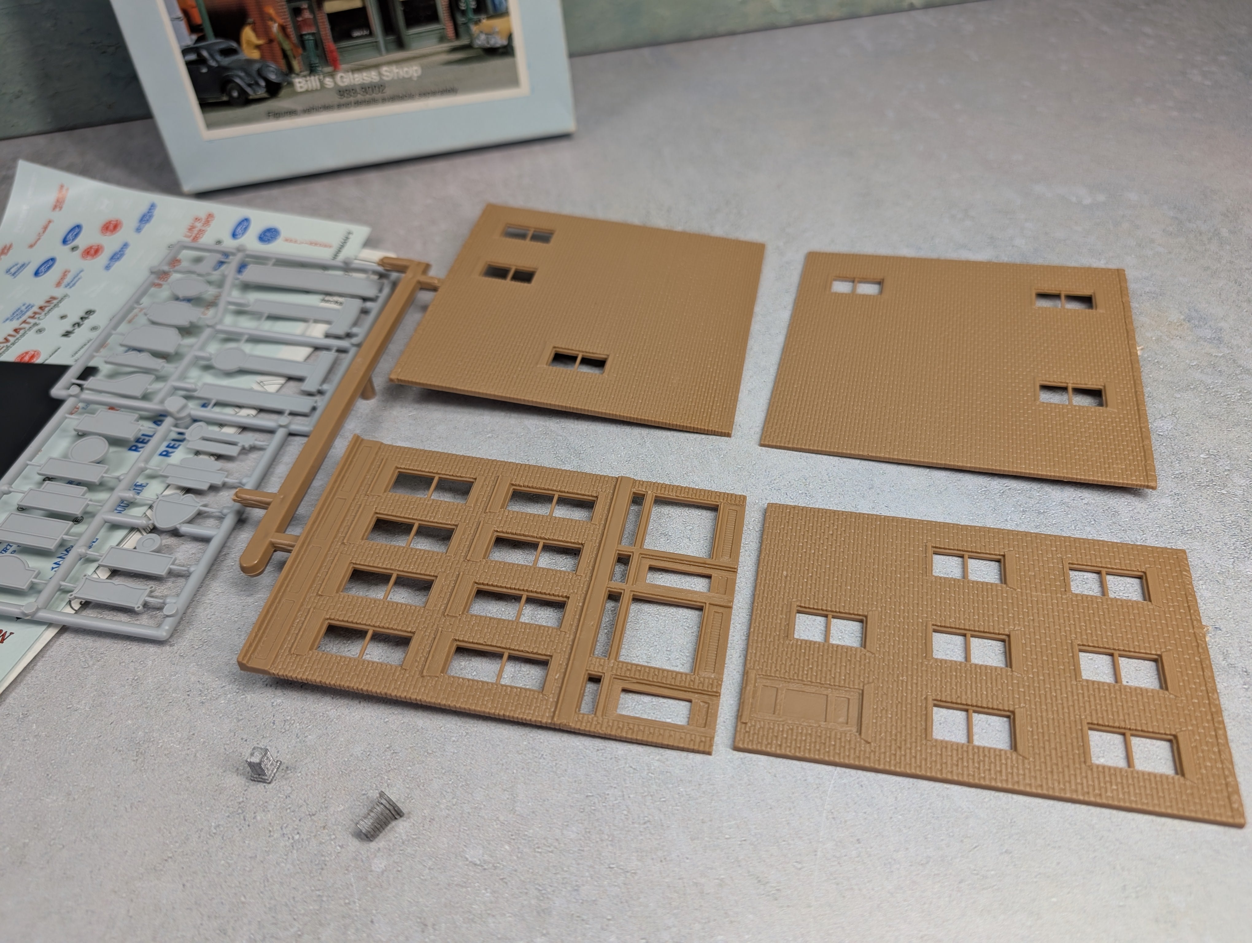 USED Walthers 933-3002 HO Scale Bill's Glass Shop KIT