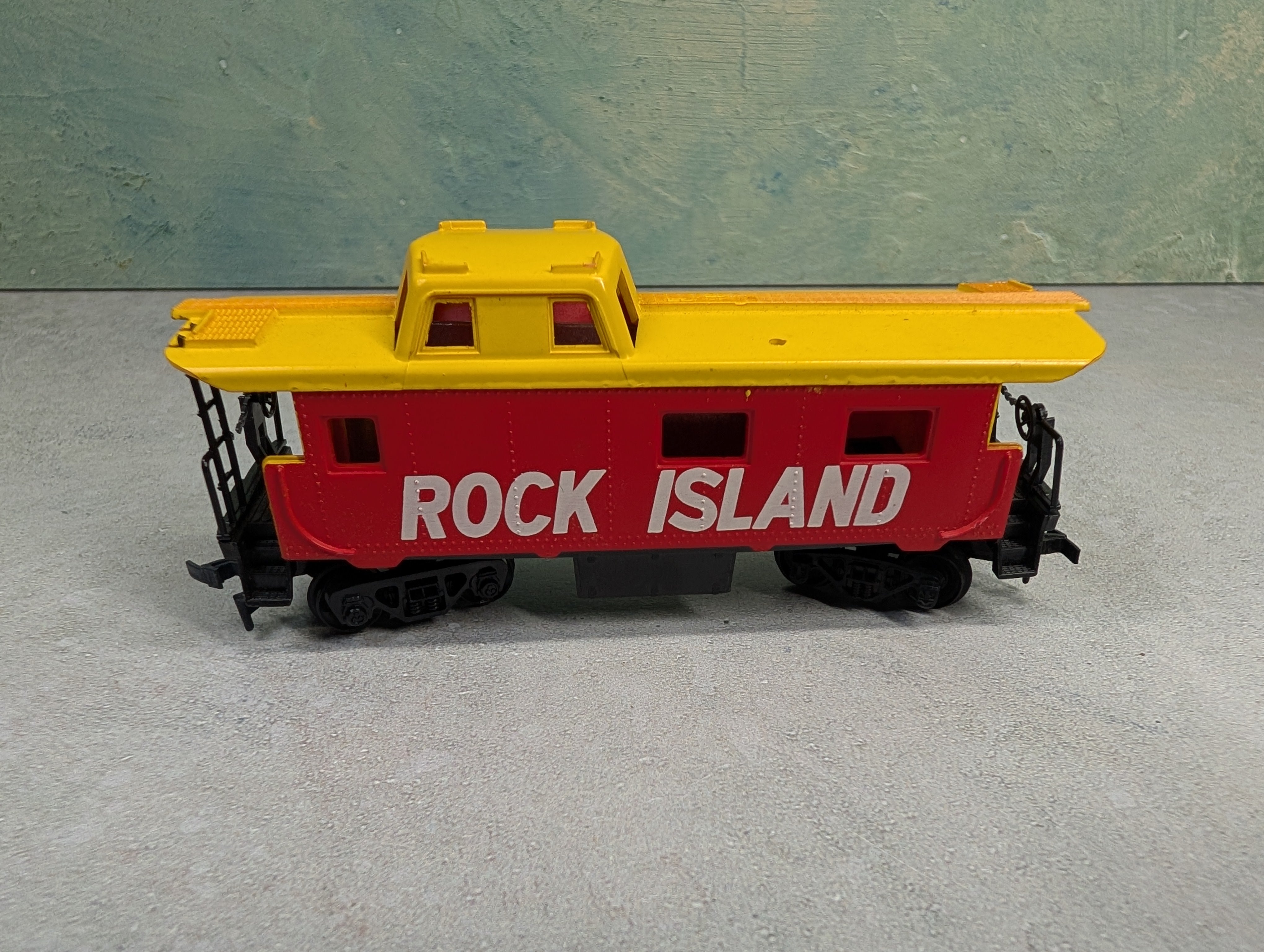 USED HO Scale Caboose Rock Island