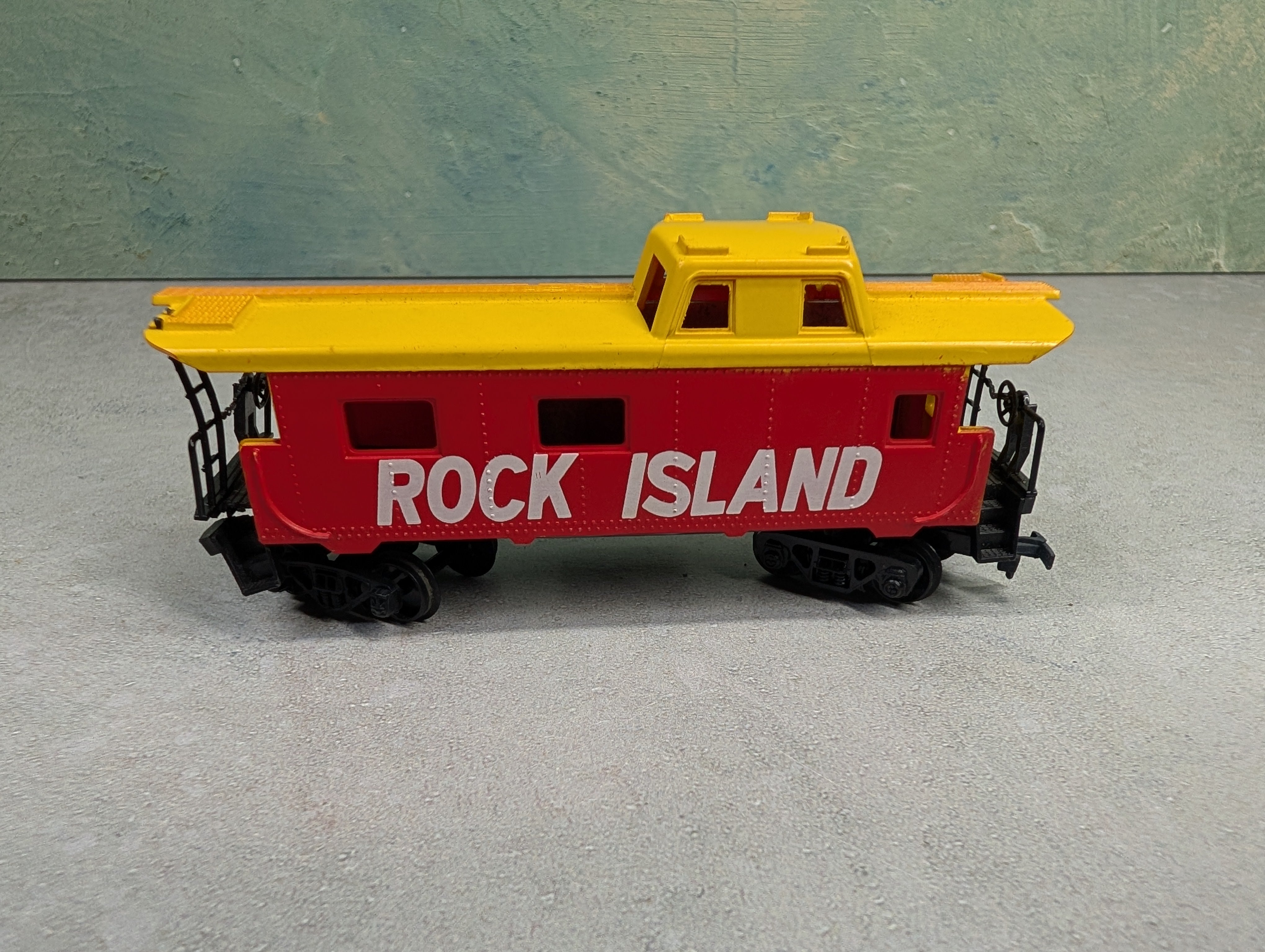 USED HO Scale Caboose Rock Island