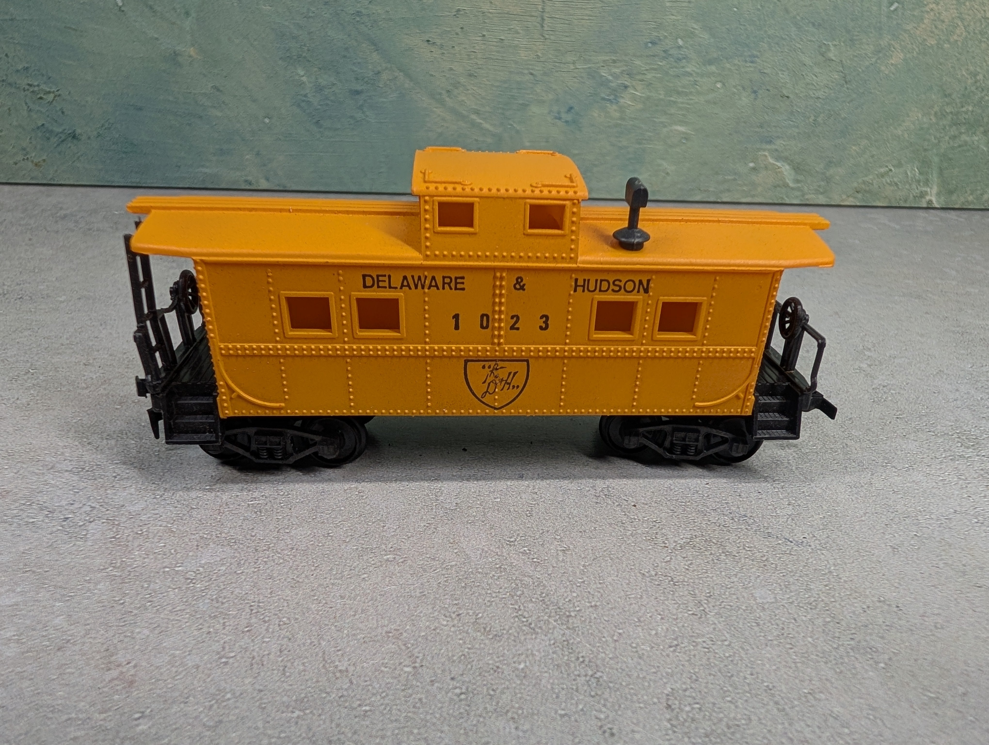 USED Life-Like HO Scale Caboose Delaware and Hudson #1023