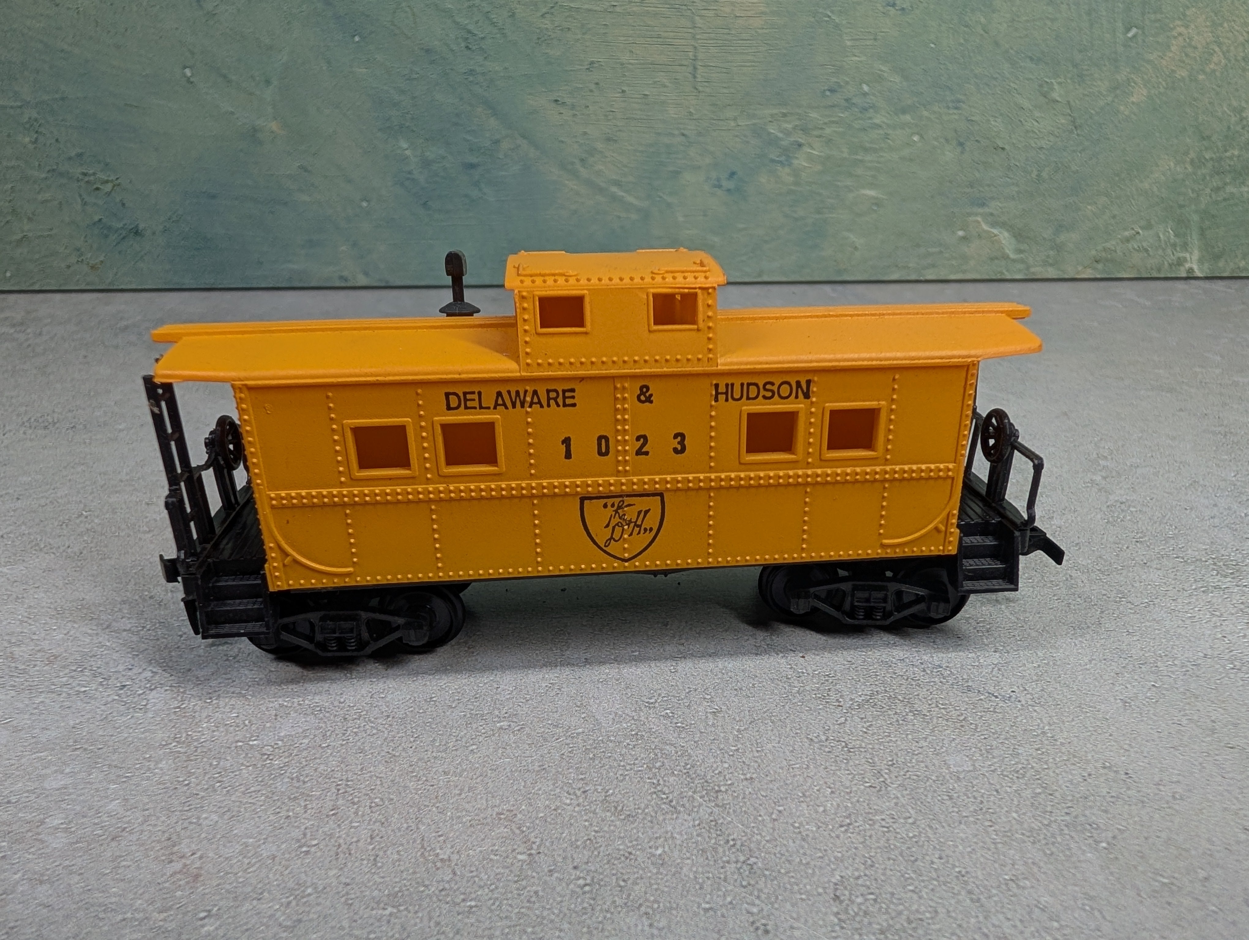 USED Life-Like HO Scale Caboose Delaware and Hudson #1023
