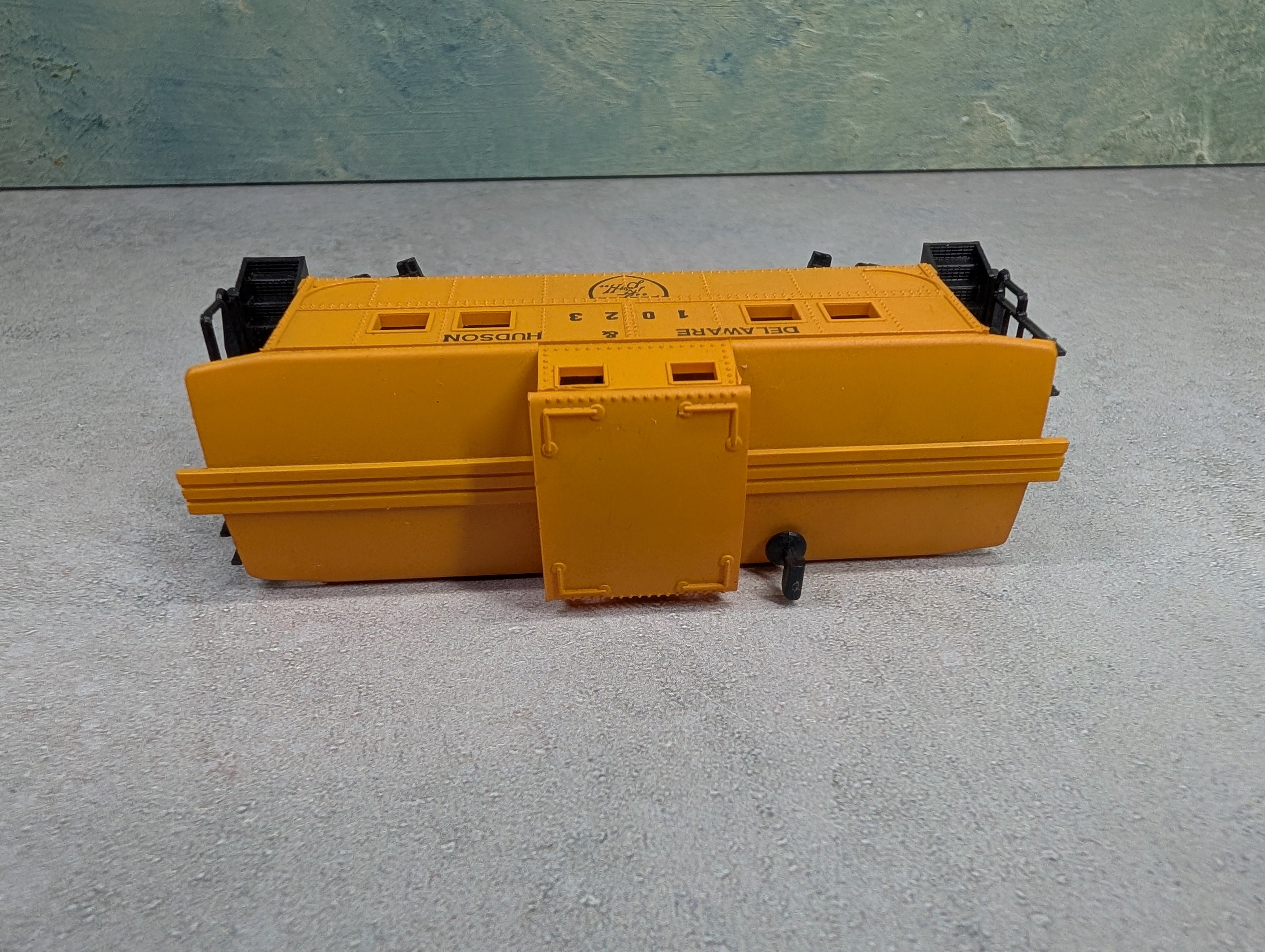 USED Life-Like HO Scale Caboose Delaware and Hudson #1023
