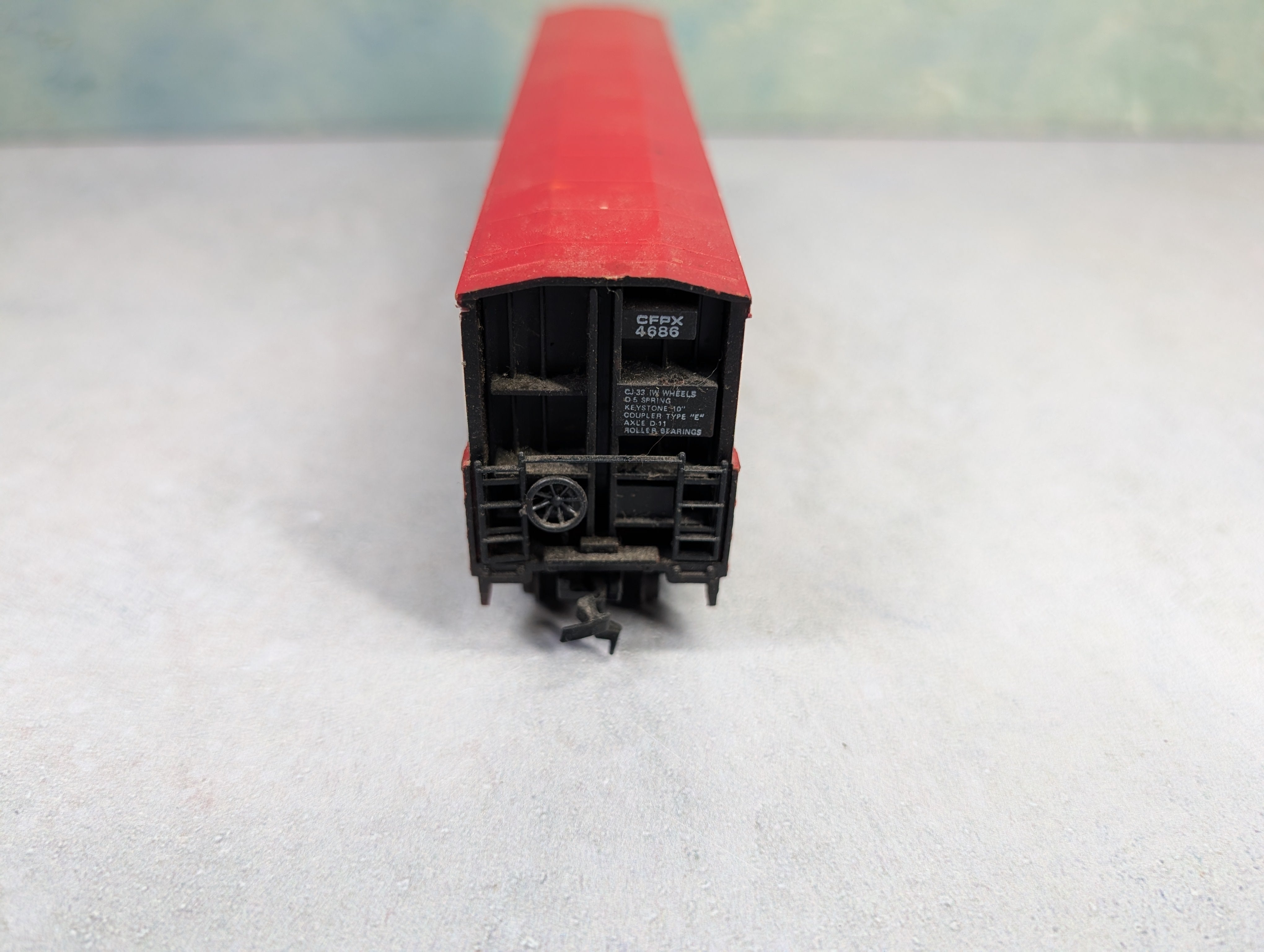 USED Life-Like HO Scale Thrall Door Box Car Canfor CFPX #4686