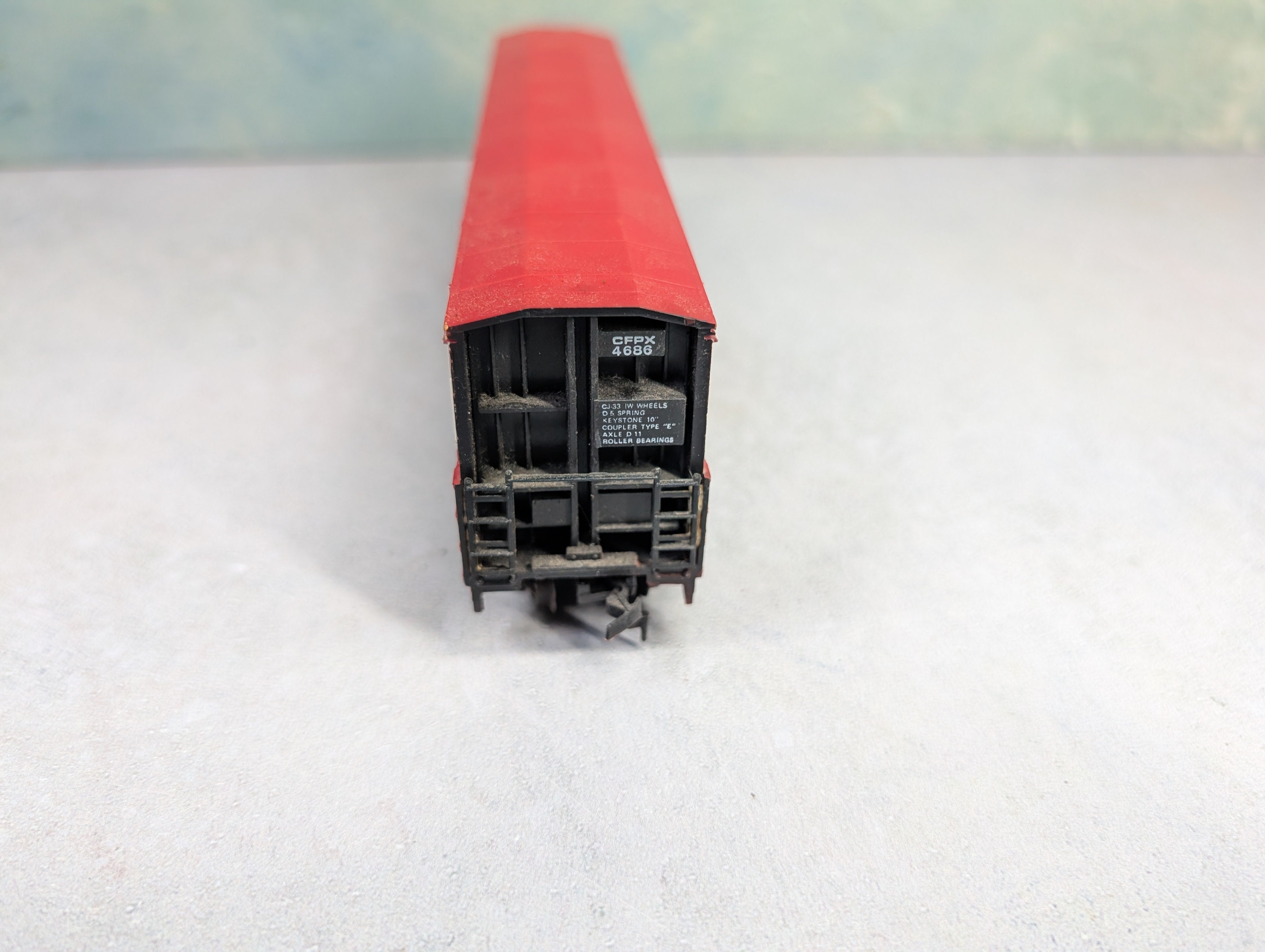 USED Life-Like HO Scale Thrall Door Box Car Canfor CFPX #4686